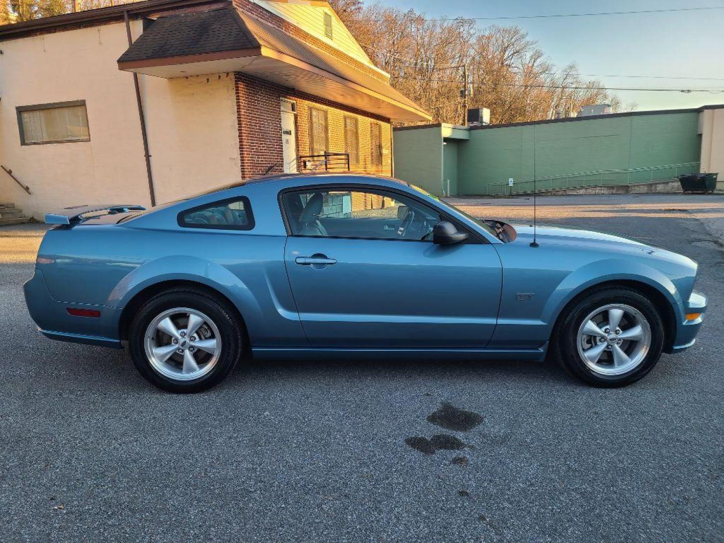 2007 BLUE FORD MUSTANG GT (1ZVHT82HX75) with an 4.6L engine, Automatic transmission, located at 117 North Cameron Street, Harrisburg, PA, 17101, (717) 963-8962, 40.266762, -76.875259 - WE FINANCE!!! Good Credit/ Bad Credit/ No Credit - ALL Trade-Ins Welcomed!!! ***Guaranteed Credit Approval*** APPLY ONLINE or CALL us TODAY ;) Internet Prices and Marketplace Prices are SPECIAL discounted ***CASH DEALS*** Retail Prices are higher. Please call us to discuss your cash and finan - Photo#5