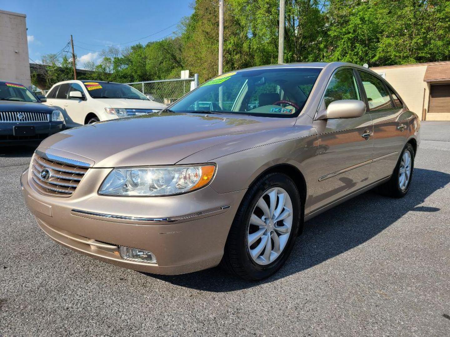 2007 GOLD HYUNDAI AZERA SE (KMHFC46F77A) with an 3.8L engine, Automatic transmission, located at 117 North Cameron Street, Harrisburg, PA, 17101, (717) 963-8962, 40.266762, -76.875259 - WE FINANCE!!! Good Credit/ Bad Credit/ No Credit - ALL Trade-Ins Welcomed!!! ***Guaranteed Credit Approval*** APPLY ONLINE or CALL us TODAY ;) Internet Prices and Marketplace Prices are SPECIAL discounted ***CASH DEALS*** Retail Prices are higher. Please call us to discuss your cash and finan - Photo#0