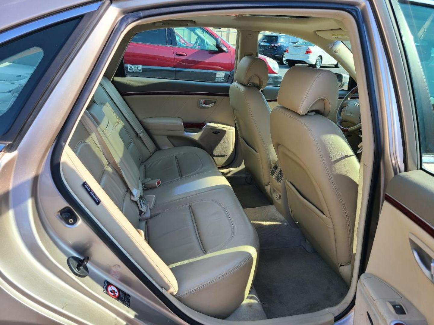 2007 GOLD HYUNDAI AZERA SE (KMHFC46F77A) with an 3.8L engine, Automatic transmission, located at 117 North Cameron Street, Harrisburg, PA, 17101, (717) 963-8962, 40.266762, -76.875259 - WE FINANCE!!! Good Credit/ Bad Credit/ No Credit - ALL Trade-Ins Welcomed!!! ***Guaranteed Credit Approval*** APPLY ONLINE or CALL us TODAY ;) Internet Prices and Marketplace Prices are SPECIAL discounted ***CASH DEALS*** Retail Prices are higher. Please call us to discuss your cash and finan - Photo#11