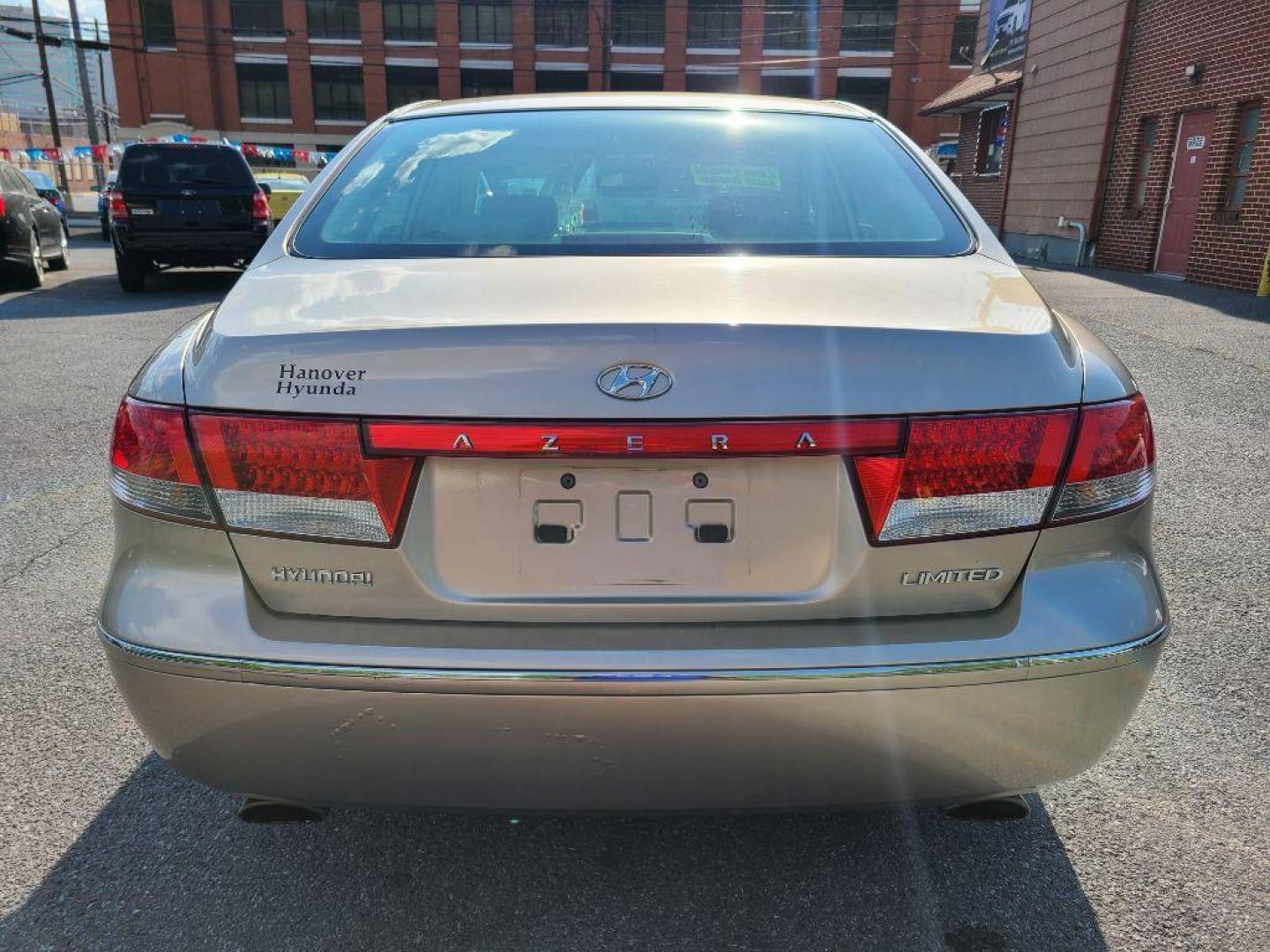 2007 GOLD HYUNDAI AZERA SE (KMHFC46F77A) with an 3.8L engine, Automatic transmission, located at 117 North Cameron Street, Harrisburg, PA, 17101, (717) 963-8962, 40.266762, -76.875259 - WE FINANCE!!! Good Credit/ Bad Credit/ No Credit - ALL Trade-Ins Welcomed!!! ***Guaranteed Credit Approval*** APPLY ONLINE or CALL us TODAY ;) Internet Prices and Marketplace Prices are SPECIAL discounted ***CASH DEALS*** Retail Prices are higher. Please call us to discuss your cash and finan - Photo#3