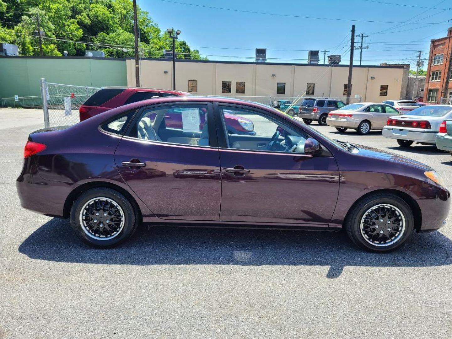 2007 BURGUN HYUNDAI ELANTRA GLS (KMHDU46D67U) with an 2.0L engine, Automatic transmission, located at 117 North Cameron Street, Harrisburg, PA, 17101, (717) 963-8962, 40.266762, -76.875259 - WE FINANCE!!! Good Credit/ Bad Credit/ No Credit - ALL Trade-Ins Welcomed!!! ***Guaranteed Credit Approval*** APPLY ONLINE or CALL us TODAY ;) Internet Prices and Marketplace Prices are SPECIAL discounted ***CASH DEALS*** Retail Prices are higher. Please call us to discuss your cash and finan - Photo#5