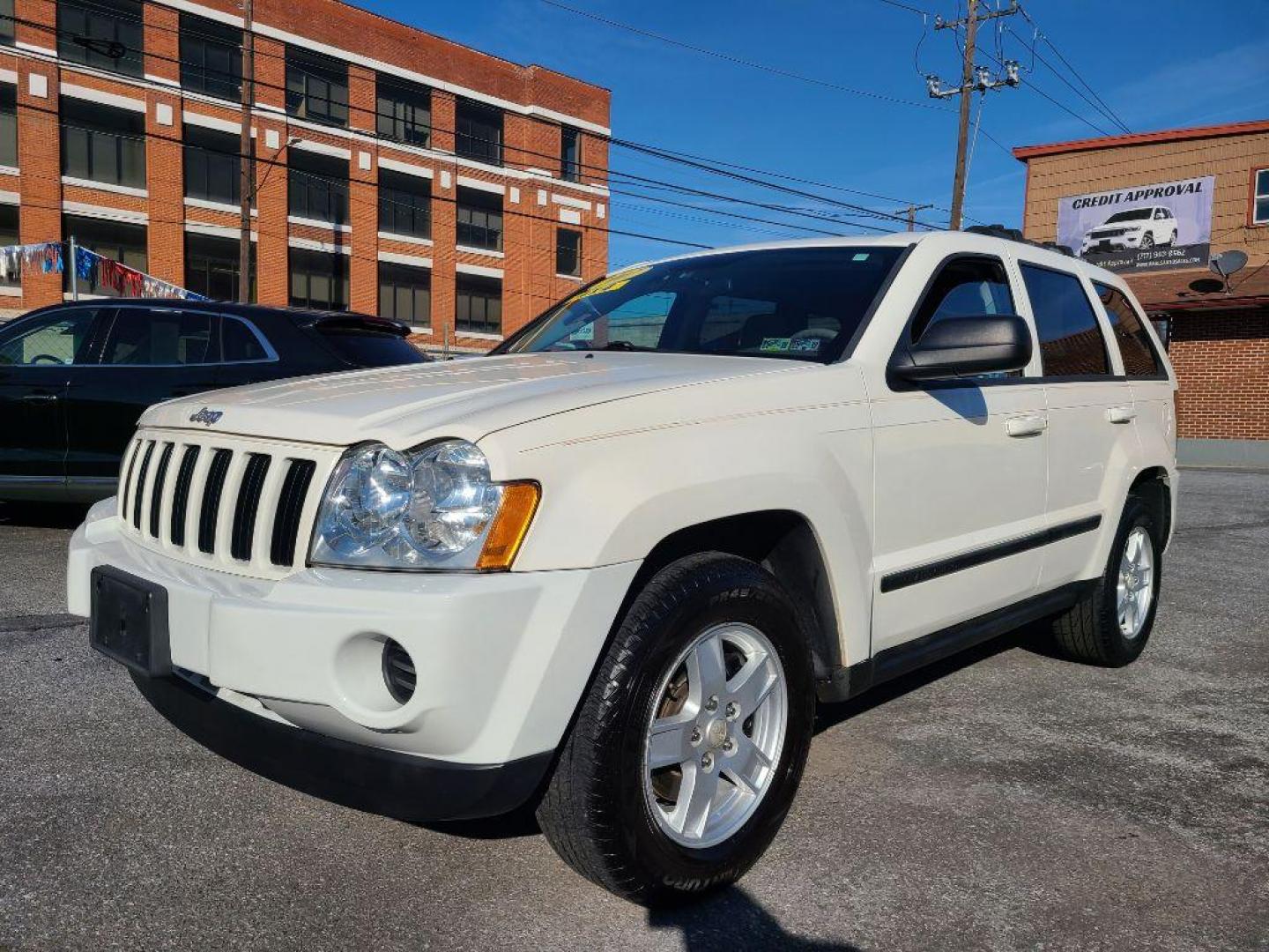 2007 WHITE JEEP GRAND CHEROKEE LAREDO (1J8GR48K37C) with an 3.7L engine, Automatic transmission, located at 117 North Cameron Street, Harrisburg, PA, 17101, (717) 963-8962, 40.266762, -76.875259 - WE FINANCE!!! Good Credit/ Bad Credit/ No Credit - ALL Trade-Ins Welcomed!!! ***Guaranteed Credit Approval*** APPLY ONLINE or CALL us TODAY ;) Internet Prices and Marketplace Prices are SPECIAL discounted ***CASH DEALS*** Retail Prices are higher. Please call us to discuss your cash and finan - Photo#0