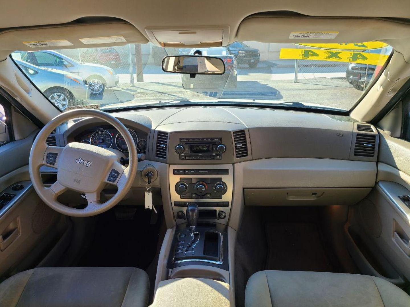 2007 WHITE JEEP GRAND CHEROKEE LAREDO (1J8GR48K37C) with an 3.7L engine, Automatic transmission, located at 117 North Cameron Street, Harrisburg, PA, 17101, (717) 963-8962, 40.266762, -76.875259 - WE FINANCE!!! Good Credit/ Bad Credit/ No Credit - ALL Trade-Ins Welcomed!!! ***Guaranteed Credit Approval*** APPLY ONLINE or CALL us TODAY ;) Internet Prices and Marketplace Prices are SPECIAL discounted ***CASH DEALS*** Retail Prices are higher. Please call us to discuss your cash and finan - Photo#9