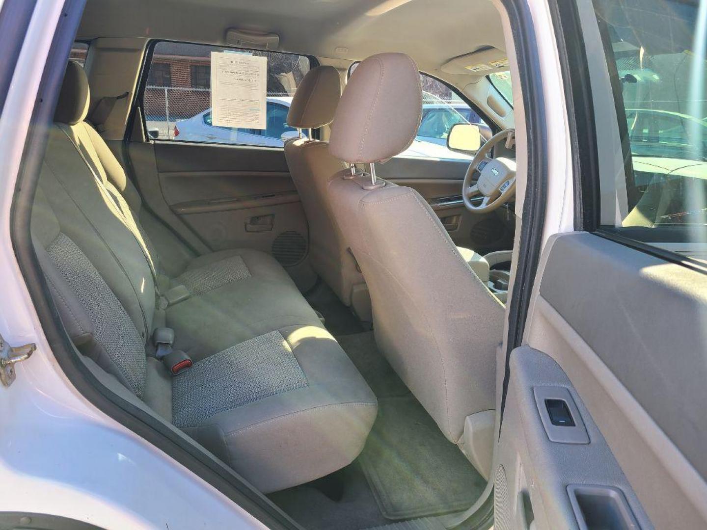 2007 WHITE JEEP GRAND CHEROKEE LAREDO (1J8GR48K37C) with an 3.7L engine, Automatic transmission, located at 117 North Cameron Street, Harrisburg, PA, 17101, (717) 963-8962, 40.266762, -76.875259 - WE FINANCE!!! Good Credit/ Bad Credit/ No Credit - ALL Trade-Ins Welcomed!!! ***Guaranteed Credit Approval*** APPLY ONLINE or CALL us TODAY ;) Internet Prices and Marketplace Prices are SPECIAL discounted ***CASH DEALS*** Retail Prices are higher. Please call us to discuss your cash and finan - Photo#10