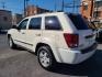 2007 WHITE JEEP GRAND CHEROKEE LAREDO (1J8GR48K37C) with an 3.7L engine, Automatic transmission, located at 117 North Cameron Street, Harrisburg, PA, 17101, (717) 963-8962, 40.266762, -76.875259 - WE FINANCE!!! Good Credit/ Bad Credit/ No Credit - ALL Trade-Ins Welcomed!!! ***Guaranteed Credit Approval*** APPLY ONLINE or CALL us TODAY ;) Internet Prices and Marketplace Prices are SPECIAL discounted ***CASH DEALS*** Retail Prices are higher. Please call us to discuss your cash and finan - Photo#16