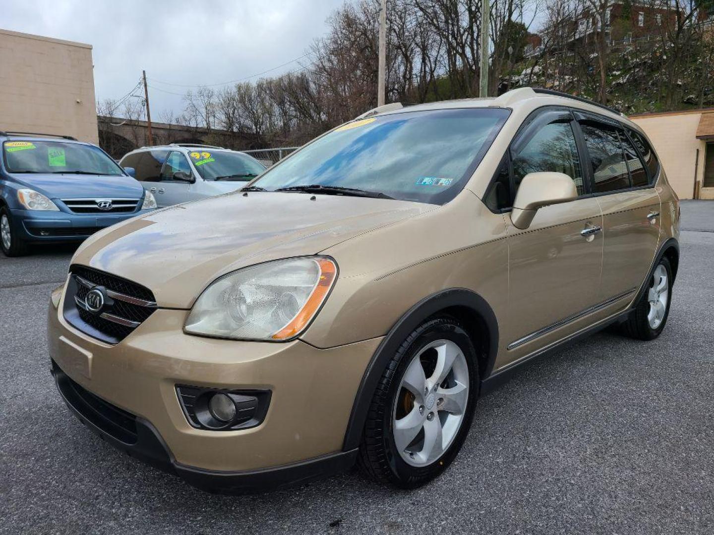 2007 TAN KIA RONDO LX (KNAFG526077) with an 2.7L engine, Automatic transmission, located at 117 North Cameron Street, Harrisburg, PA, 17101, (717) 963-8962, 40.266762, -76.875259 - WE FINANCE!!! Good Credit/ Bad Credit/ No Credit - ALL Trade-Ins Welcomed!!! ***Guaranteed Credit Approval*** APPLY ONLINE or CALL us TODAY ;) Internet Prices and Marketplace Prices are SPECIAL discounted ***CASH DEALS*** Retail Prices are higher. Please call us to discuss your cash and finan - Photo#0