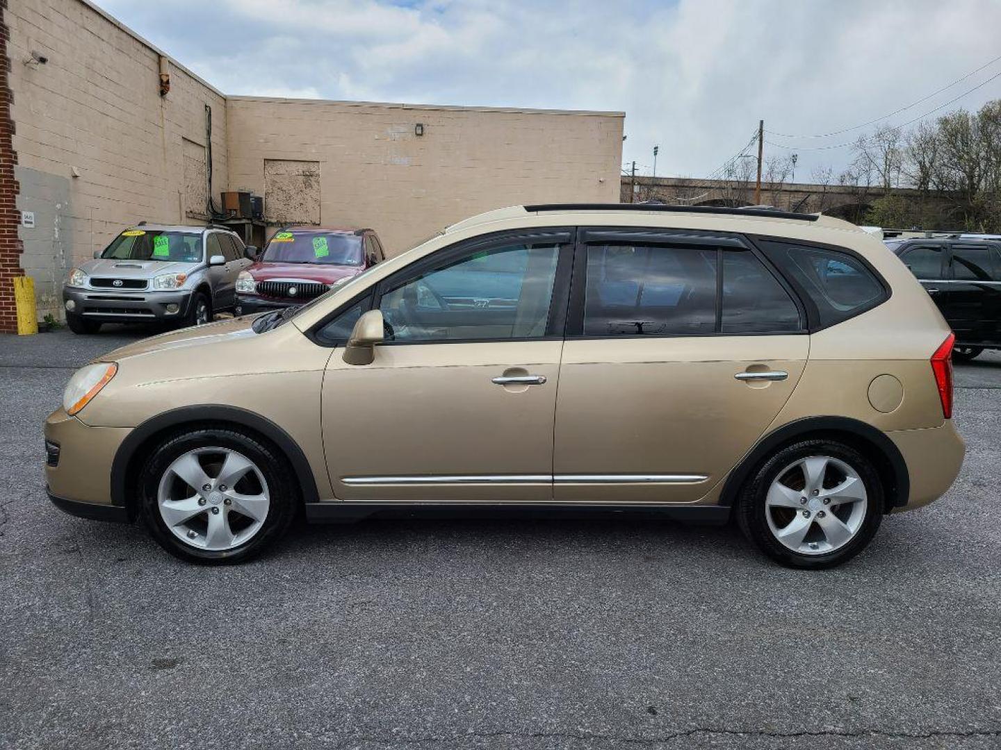 2007 TAN KIA RONDO LX (KNAFG526077) with an 2.7L engine, Automatic transmission, located at 117 North Cameron Street, Harrisburg, PA, 17101, (717) 963-8962, 40.266762, -76.875259 - WE FINANCE!!! Good Credit/ Bad Credit/ No Credit - ALL Trade-Ins Welcomed!!! ***Guaranteed Credit Approval*** APPLY ONLINE or CALL us TODAY ;) Internet Prices and Marketplace Prices are SPECIAL discounted ***CASH DEALS*** Retail Prices are higher. Please call us to discuss your cash and finan - Photo#1