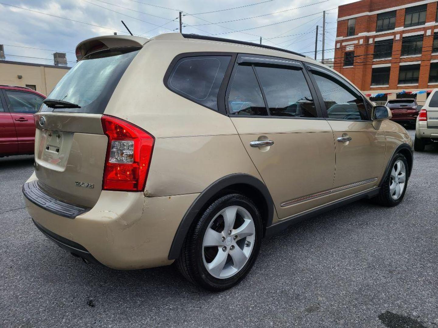 2007 TAN KIA RONDO LX (KNAFG526077) with an 2.7L engine, Automatic transmission, located at 117 North Cameron Street, Harrisburg, PA, 17101, (717) 963-8962, 40.266762, -76.875259 - WE FINANCE!!! Good Credit/ Bad Credit/ No Credit - ALL Trade-Ins Welcomed!!! ***Guaranteed Credit Approval*** APPLY ONLINE or CALL us TODAY ;) Internet Prices and Marketplace Prices are SPECIAL discounted ***CASH DEALS*** Retail Prices are higher. Please call us to discuss your cash and finan - Photo#4