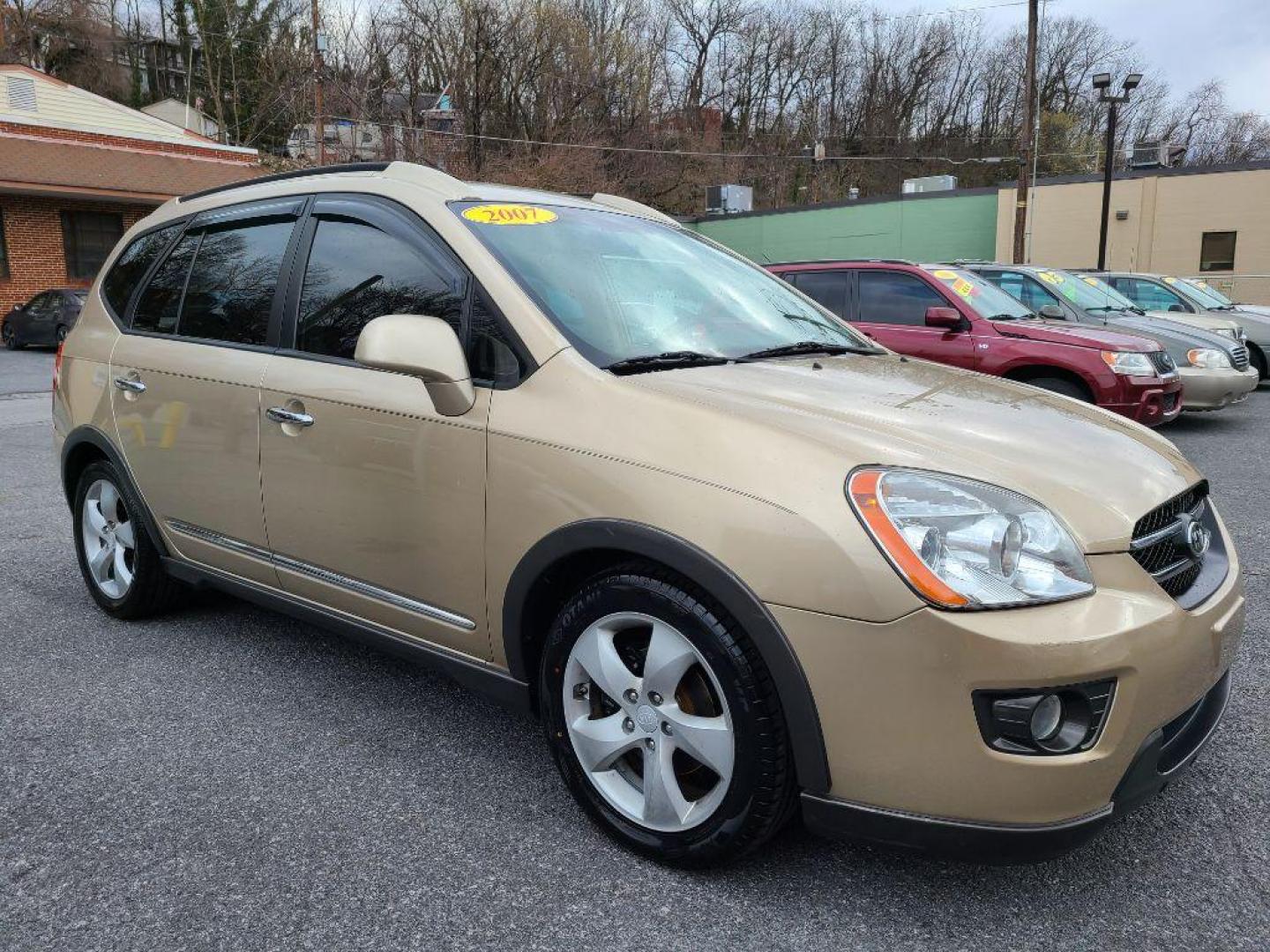 2007 TAN KIA RONDO LX (KNAFG526077) with an 2.7L engine, Automatic transmission, located at 117 North Cameron Street, Harrisburg, PA, 17101, (717) 963-8962, 40.266762, -76.875259 - WE FINANCE!!! Good Credit/ Bad Credit/ No Credit - ALL Trade-Ins Welcomed!!! ***Guaranteed Credit Approval*** APPLY ONLINE or CALL us TODAY ;) Internet Prices and Marketplace Prices are SPECIAL discounted ***CASH DEALS*** Retail Prices are higher. Please call us to discuss your cash and finan - Photo#6