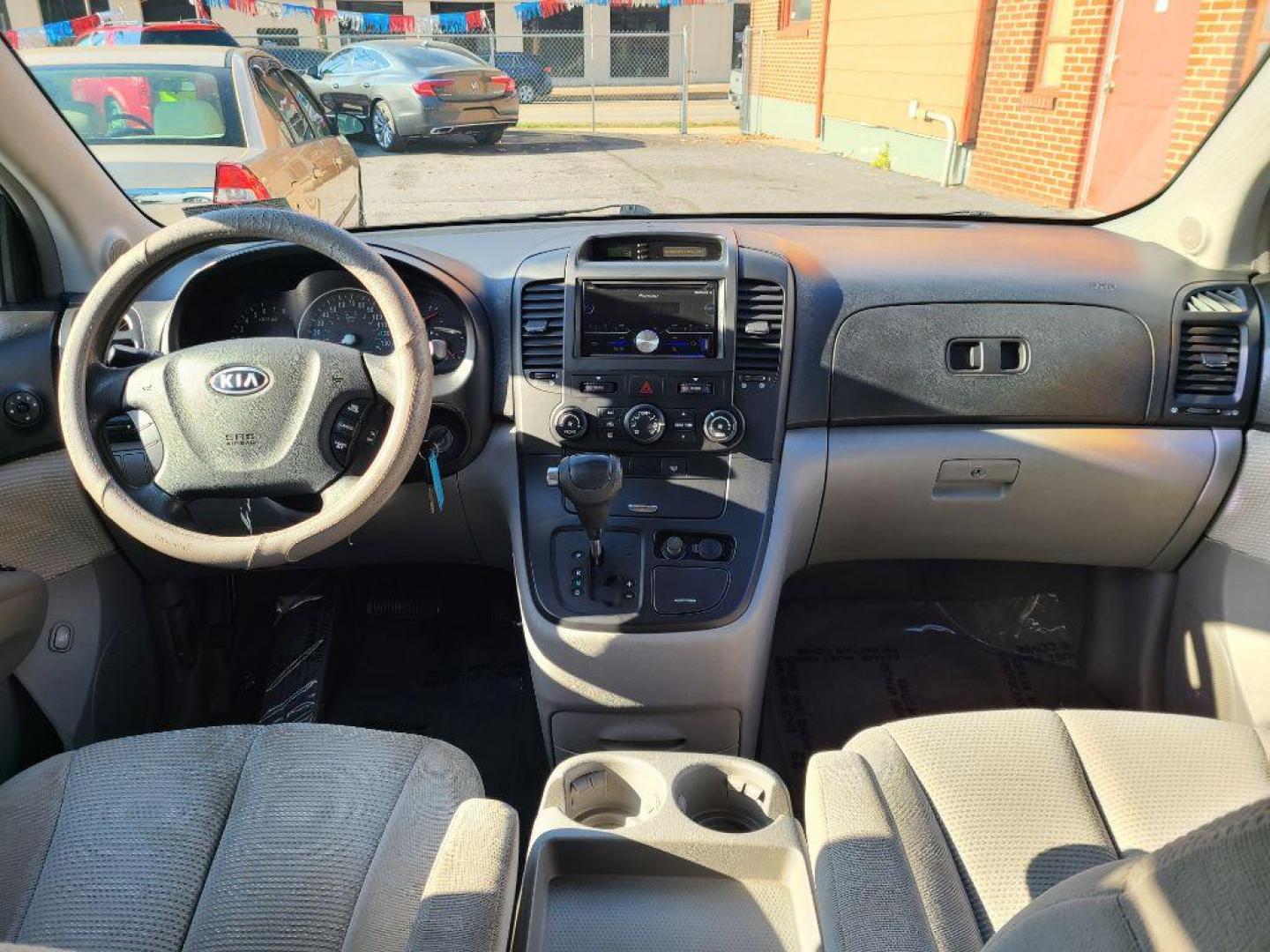 2007 SILVER KIA SEDONA EX (KNDMB133976) with an 3.8L engine, Automatic transmission, located at 117 North Cameron Street, Harrisburg, PA, 17101, (717) 963-8962, 40.266762, -76.875259 - WE FINANCE!!! Good Credit/ Bad Credit/ No Credit - ALL Trade-Ins Welcomed!!! ***Guaranteed Credit Approval*** APPLY ONLINE or CALL us TODAY ;) Internet Prices and Marketplace Prices are SPECIAL discounted ***CASH DEALS*** Retail Prices are higher. Please call us to discuss your cash and finan - Photo#9