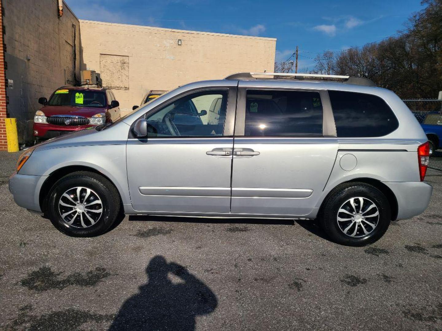 2007 SILVER KIA SEDONA EX (KNDMB133976) with an 3.8L engine, Automatic transmission, located at 117 North Cameron Street, Harrisburg, PA, 17101, (717) 963-8962, 40.266762, -76.875259 - WE FINANCE!!! Good Credit/ Bad Credit/ No Credit - ALL Trade-Ins Welcomed!!! ***Guaranteed Credit Approval*** APPLY ONLINE or CALL us TODAY ;) Internet Prices and Marketplace Prices are SPECIAL discounted ***CASH DEALS*** Retail Prices are higher. Please call us to discuss your cash and finan - Photo#1