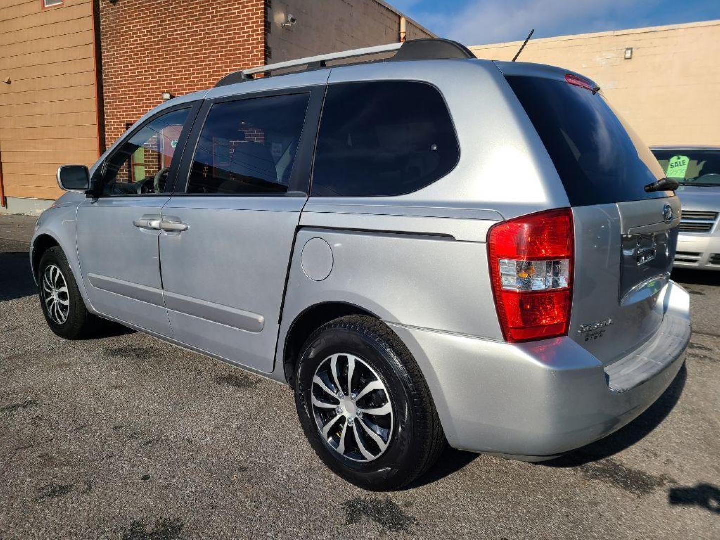 2007 SILVER KIA SEDONA EX (KNDMB133976) with an 3.8L engine, Automatic transmission, located at 117 North Cameron Street, Harrisburg, PA, 17101, (717) 963-8962, 40.266762, -76.875259 - WE FINANCE!!! Good Credit/ Bad Credit/ No Credit - ALL Trade-Ins Welcomed!!! ***Guaranteed Credit Approval*** APPLY ONLINE or CALL us TODAY ;) Internet Prices and Marketplace Prices are SPECIAL discounted ***CASH DEALS*** Retail Prices are higher. Please call us to discuss your cash and finan - Photo#2