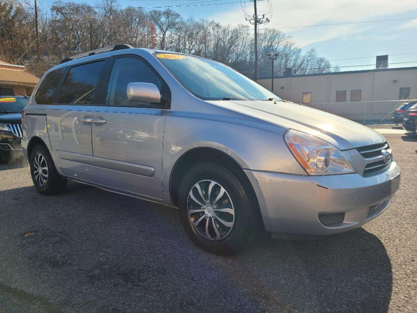 2007 SILVER KIA SEDONA EX (KNDMB133976) with an 3.8L engine, Automatic transmission, located at 117 North Cameron Street, Harrisburg, PA, 17101, (717) 963-8962, 40.266762, -76.875259 - WE FINANCE!!! Good Credit/ Bad Credit/ No Credit - ALL Trade-Ins Welcomed!!! ***Guaranteed Credit Approval*** APPLY ONLINE or CALL us TODAY ;) Internet Prices and Marketplace Prices are SPECIAL discounted ***CASH DEALS*** Retail Prices are higher. Please call us to discuss your cash and finan - Photo#6