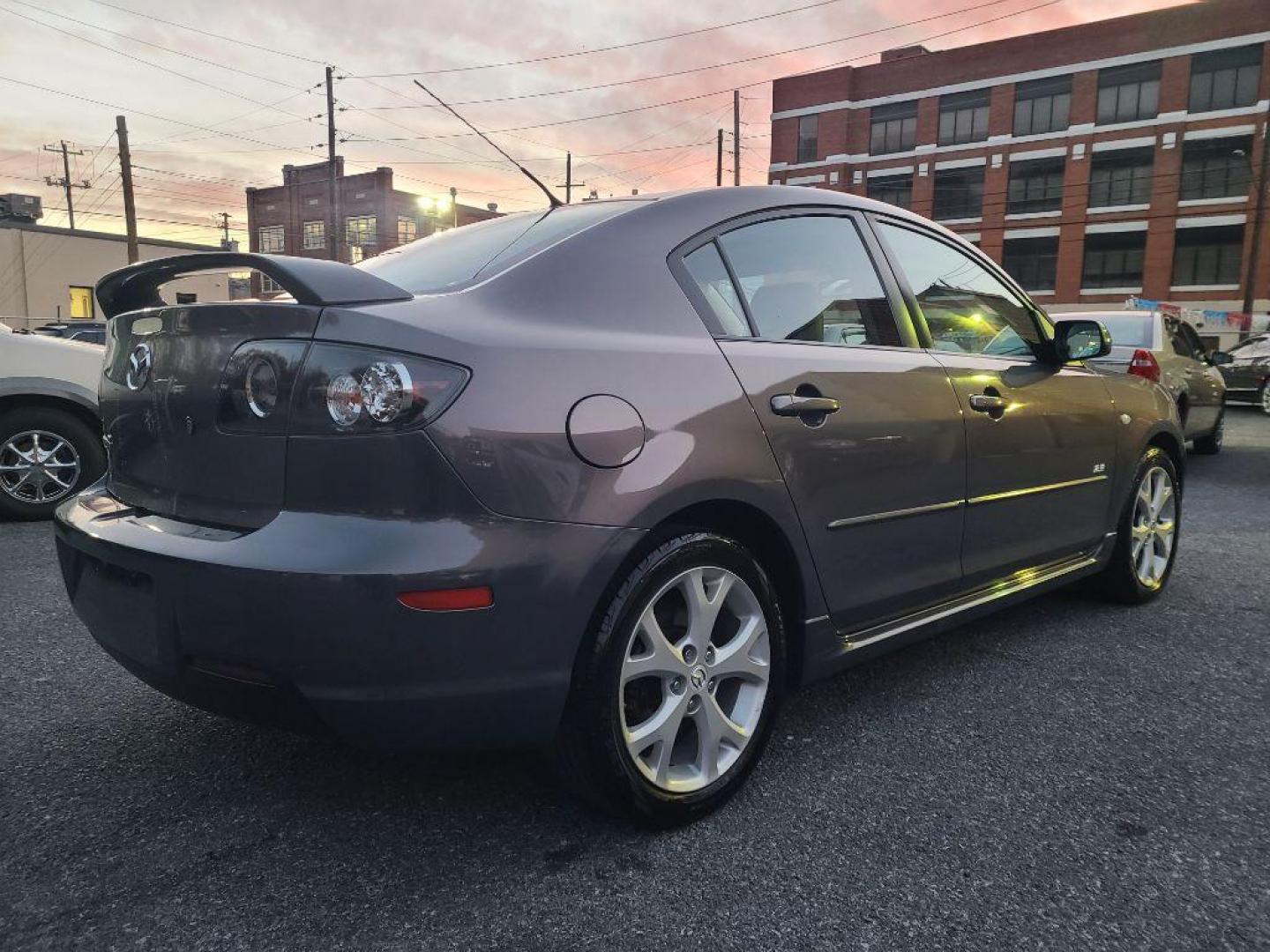 2007 SILVER MAZDA 3 S (JM1BK323771) with an 2.3L engine, Automatic transmission, located at 117 North Cameron Street, Harrisburg, PA, 17101, (717) 963-8962, 40.266762, -76.875259 - WE FINANCE!!! Good Credit/ Bad Credit/ No Credit - ALL Trade-Ins Welcomed!!! ***Guaranteed Credit Approval*** APPLY ONLINE or CALL us TODAY ;) Internet Prices and Marketplace Prices are SPECIAL discounted ***CASH DEALS*** Retail Prices are higher. Please call us to discuss your cash and finan - Photo#4