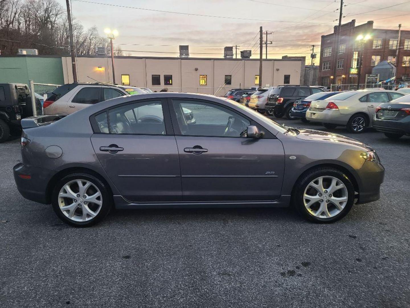 2007 SILVER MAZDA 3 S (JM1BK323771) with an 2.3L engine, Automatic transmission, located at 117 North Cameron Street, Harrisburg, PA, 17101, (717) 963-8962, 40.266762, -76.875259 - WE FINANCE!!! Good Credit/ Bad Credit/ No Credit - ALL Trade-Ins Welcomed!!! ***Guaranteed Credit Approval*** APPLY ONLINE or CALL us TODAY ;) Internet Prices and Marketplace Prices are SPECIAL discounted ***CASH DEALS*** Retail Prices are higher. Please call us to discuss your cash and finan - Photo#5