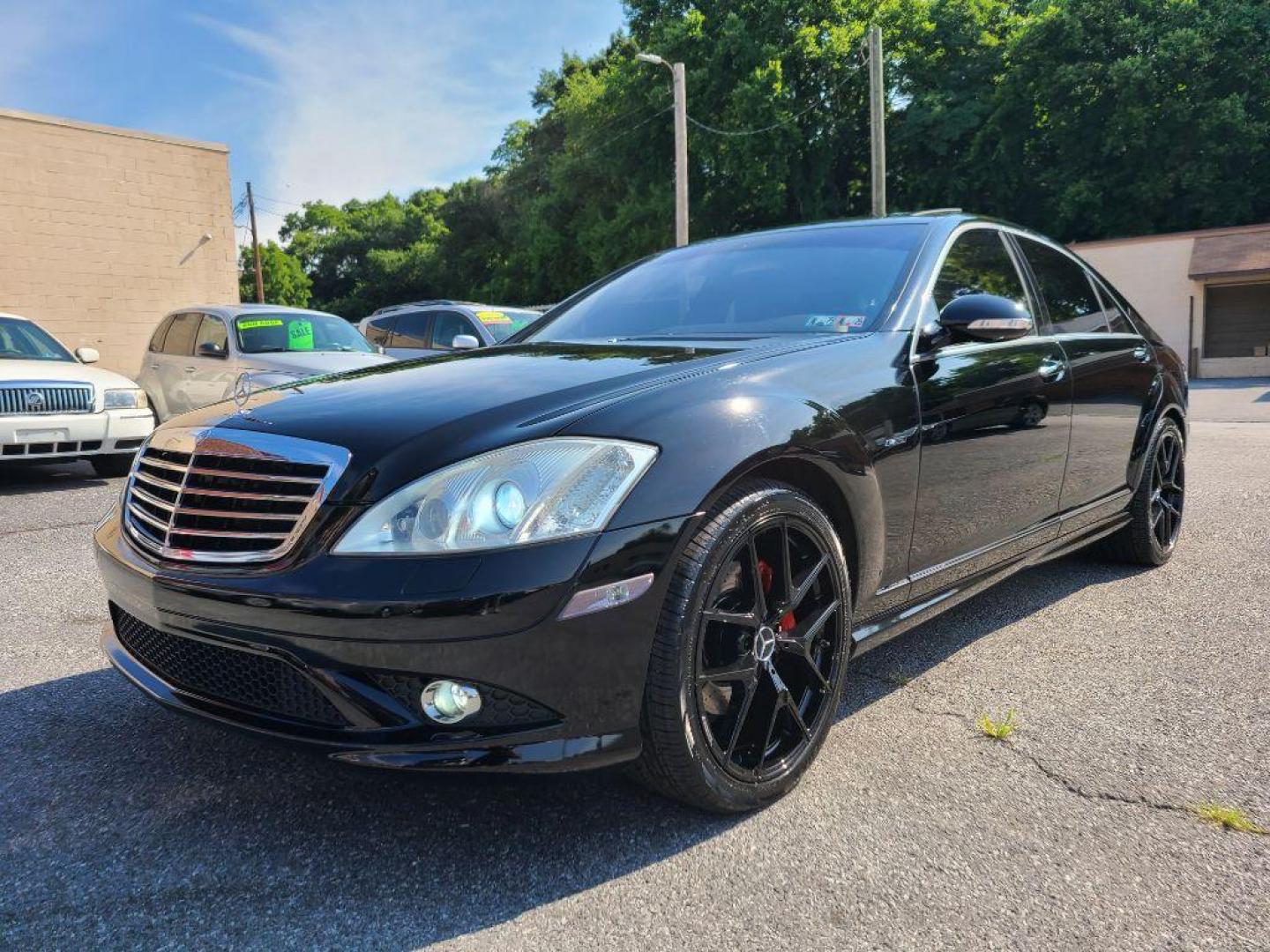 2007 BLACK MERCEDES-BENZ S-CLASS S550 (WDDNG71X67A) with an 5.5L engine, Automatic transmission, located at 117 North Cameron Street, Harrisburg, PA, 17101, (717) 963-8962, 40.266762, -76.875259 - WE FINANCE!!! Good Credit/ Bad Credit/ No Credit - ALL Trade-Ins Welcomed!!! ***Guaranteed Credit Approval*** APPLY ONLINE or CALL us TODAY ;) Internet Prices and Marketplace Prices are SPECIAL discounted ***CASH DEALS*** Retail Prices are higher. Please call us to discuss your cash and finan - Photo#0