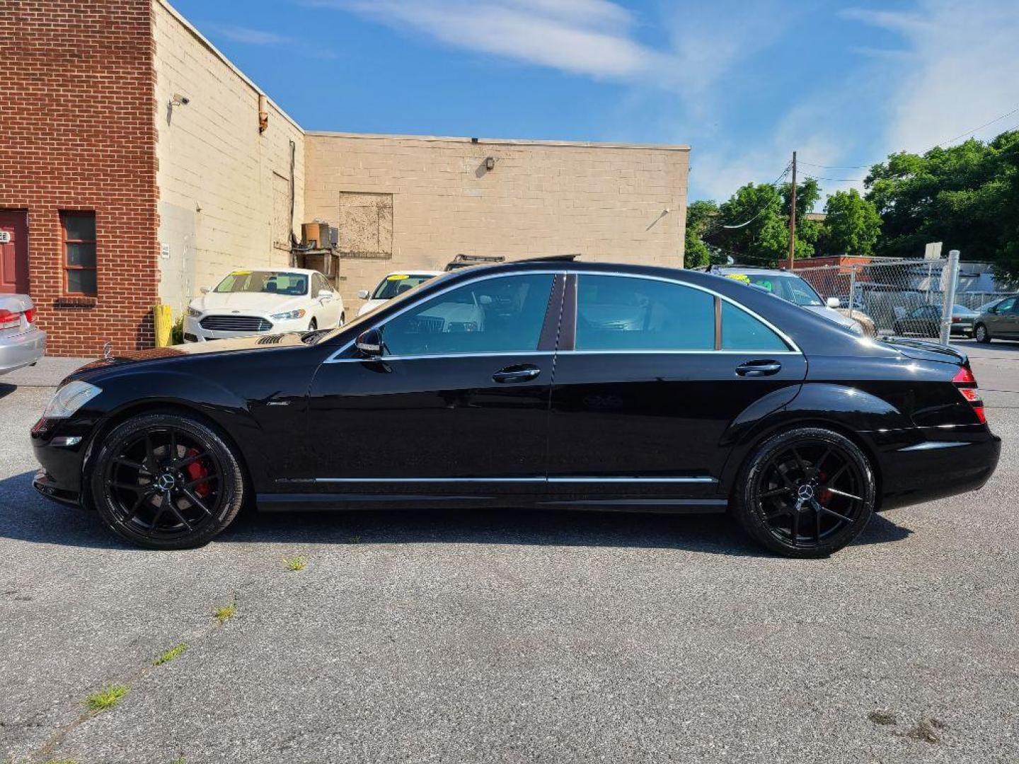 2007 BLACK MERCEDES-BENZ S-CLASS S550 (WDDNG71X67A) with an 5.5L engine, Automatic transmission, located at 117 North Cameron Street, Harrisburg, PA, 17101, (717) 963-8962, 40.266762, -76.875259 - WE FINANCE!!! Good Credit/ Bad Credit/ No Credit - ALL Trade-Ins Welcomed!!! ***Guaranteed Credit Approval*** APPLY ONLINE or CALL us TODAY ;) Internet Prices and Marketplace Prices are SPECIAL discounted ***CASH DEALS*** Retail Prices are higher. Please call us to discuss your cash and finan - Photo#1