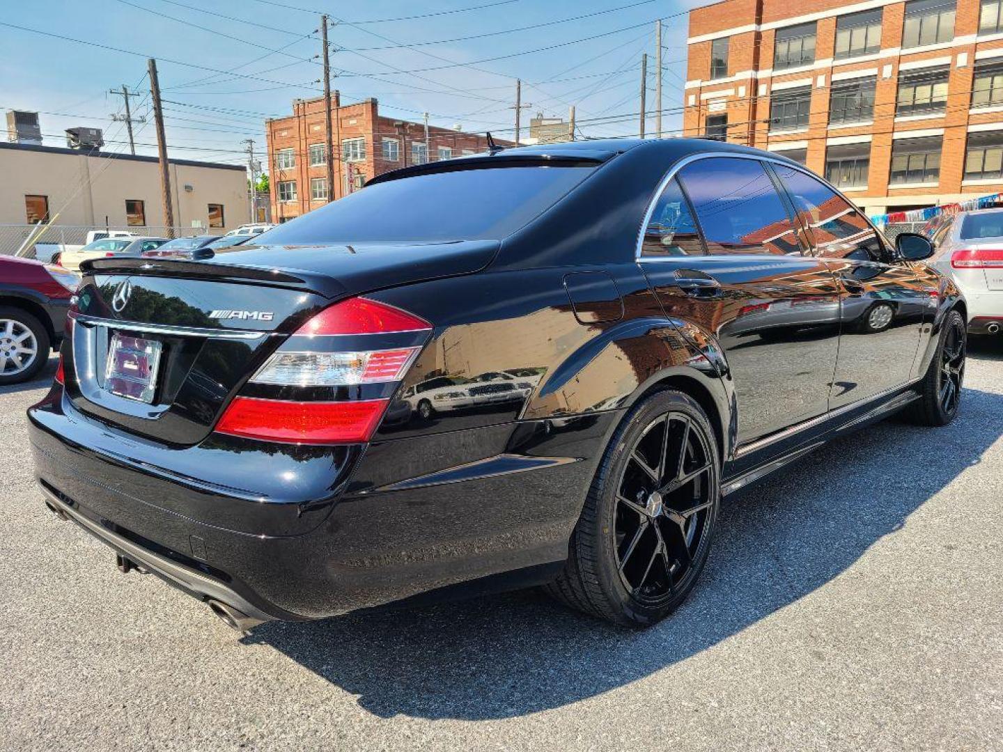 2007 BLACK MERCEDES-BENZ S-CLASS S550 (WDDNG71X67A) with an 5.5L engine, Automatic transmission, located at 117 North Cameron Street, Harrisburg, PA, 17101, (717) 963-8962, 40.266762, -76.875259 - WE FINANCE!!! Good Credit/ Bad Credit/ No Credit - ALL Trade-Ins Welcomed!!! ***Guaranteed Credit Approval*** APPLY ONLINE or CALL us TODAY ;) Internet Prices and Marketplace Prices are SPECIAL discounted ***CASH DEALS*** Retail Prices are higher. Please call us to discuss your cash and finan - Photo#4