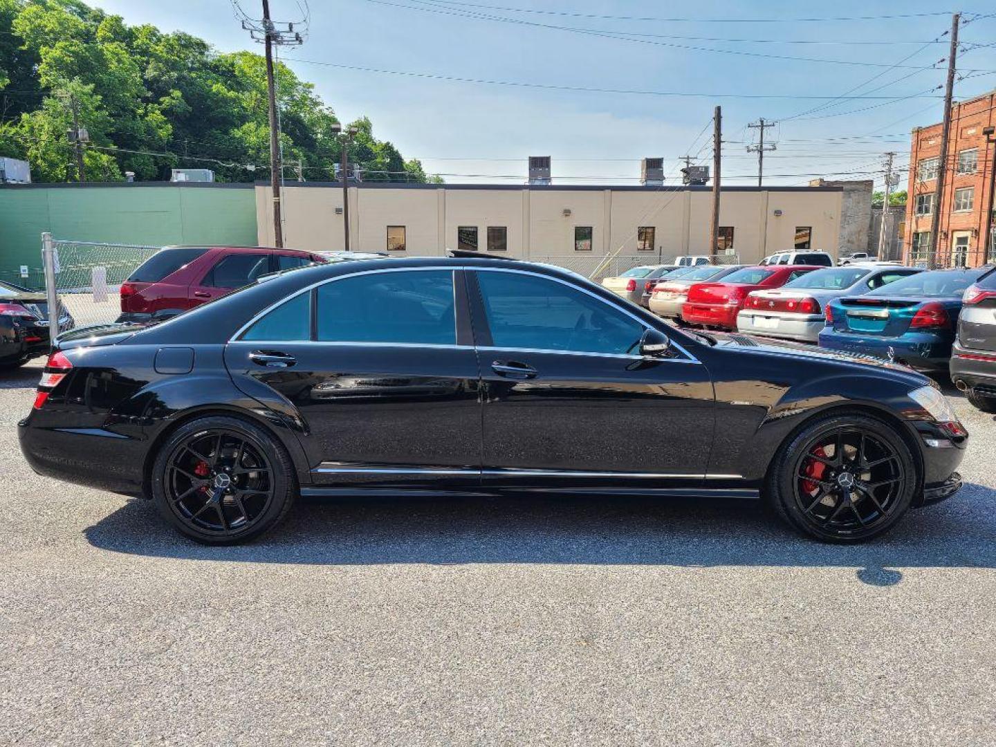 2007 BLACK MERCEDES-BENZ S-CLASS S550 (WDDNG71X67A) with an 5.5L engine, Automatic transmission, located at 117 North Cameron Street, Harrisburg, PA, 17101, (717) 963-8962, 40.266762, -76.875259 - WE FINANCE!!! Good Credit/ Bad Credit/ No Credit - ALL Trade-Ins Welcomed!!! ***Guaranteed Credit Approval*** APPLY ONLINE or CALL us TODAY ;) Internet Prices and Marketplace Prices are SPECIAL discounted ***CASH DEALS*** Retail Prices are higher. Please call us to discuss your cash and finan - Photo#5