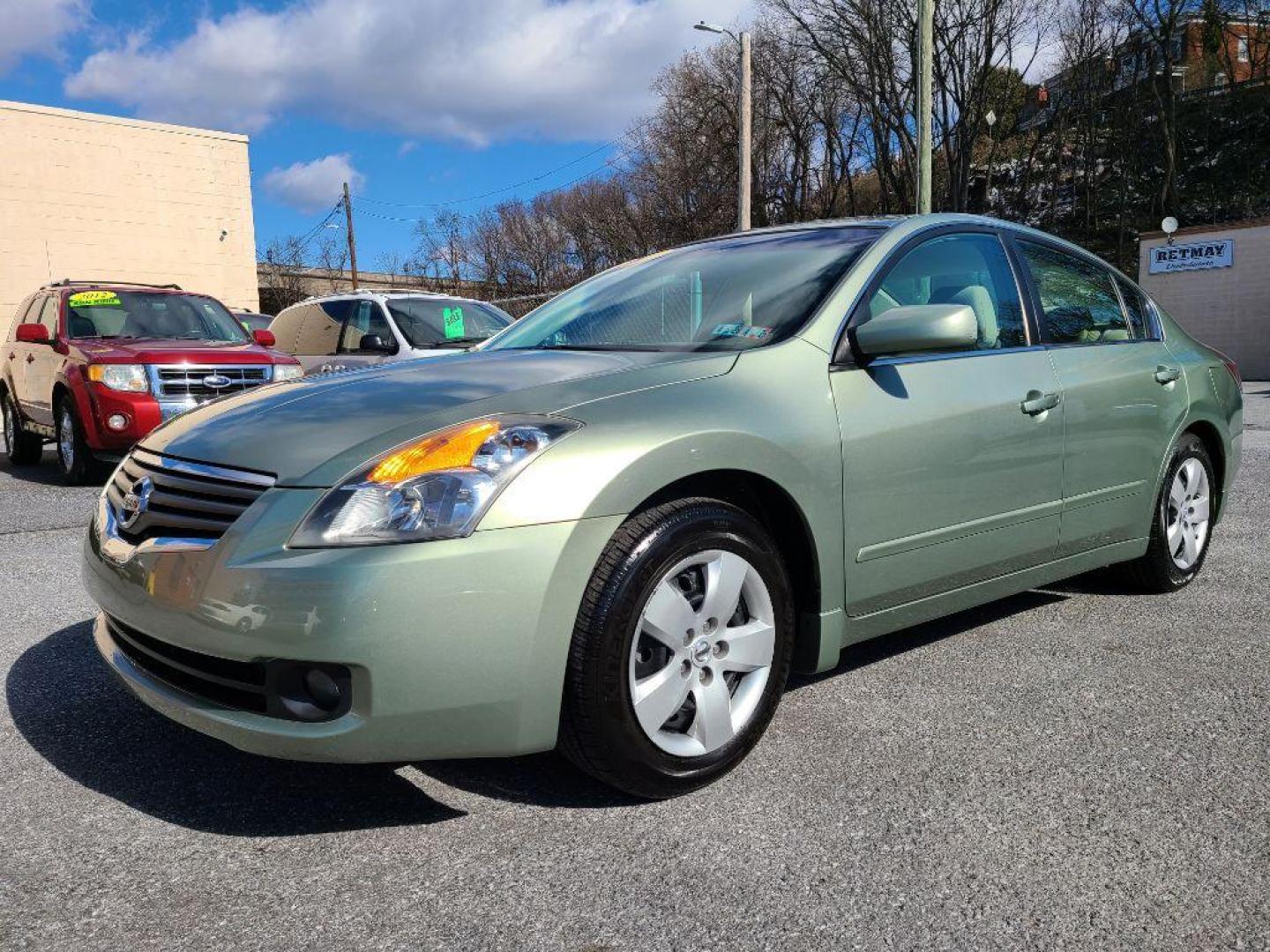 2007 GREEN NISSAN ALTIMA 2.5 S (1N4AL21E57N) with an 2.5L engine, Continuously Variable transmission, located at 117 North Cameron Street, Harrisburg, PA, 17101, (717) 963-8962, 40.266762, -76.875259 - WE FINANCE!!! Good Credit/ Bad Credit/ No Credit - ALL Trade-Ins Welcomed!!! ***Guaranteed Credit Approval*** APPLY ONLINE or CALL us TODAY ;) Internet Prices and Marketplace Prices are SPECIAL discounted ***CASH DEALS*** Retail Prices are higher. Please call us to discuss your cash and finan - Photo#0