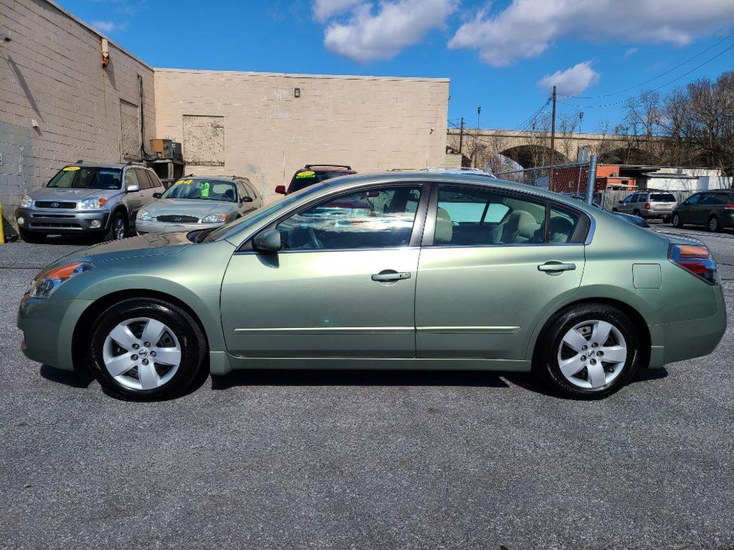 2007 GREEN NISSAN ALTIMA 2.5 S (1N4AL21E57N) with an 2.5L engine, Continuously Variable transmission, located at 117 North Cameron Street, Harrisburg, PA, 17101, (717) 963-8962, 40.266762, -76.875259 - WE FINANCE!!! Good Credit/ Bad Credit/ No Credit - ALL Trade-Ins Welcomed!!! ***Guaranteed Credit Approval*** APPLY ONLINE or CALL us TODAY ;) Internet Prices and Marketplace Prices are SPECIAL discounted ***CASH DEALS*** Retail Prices are higher. Please call us to discuss your cash and finan - Photo#1