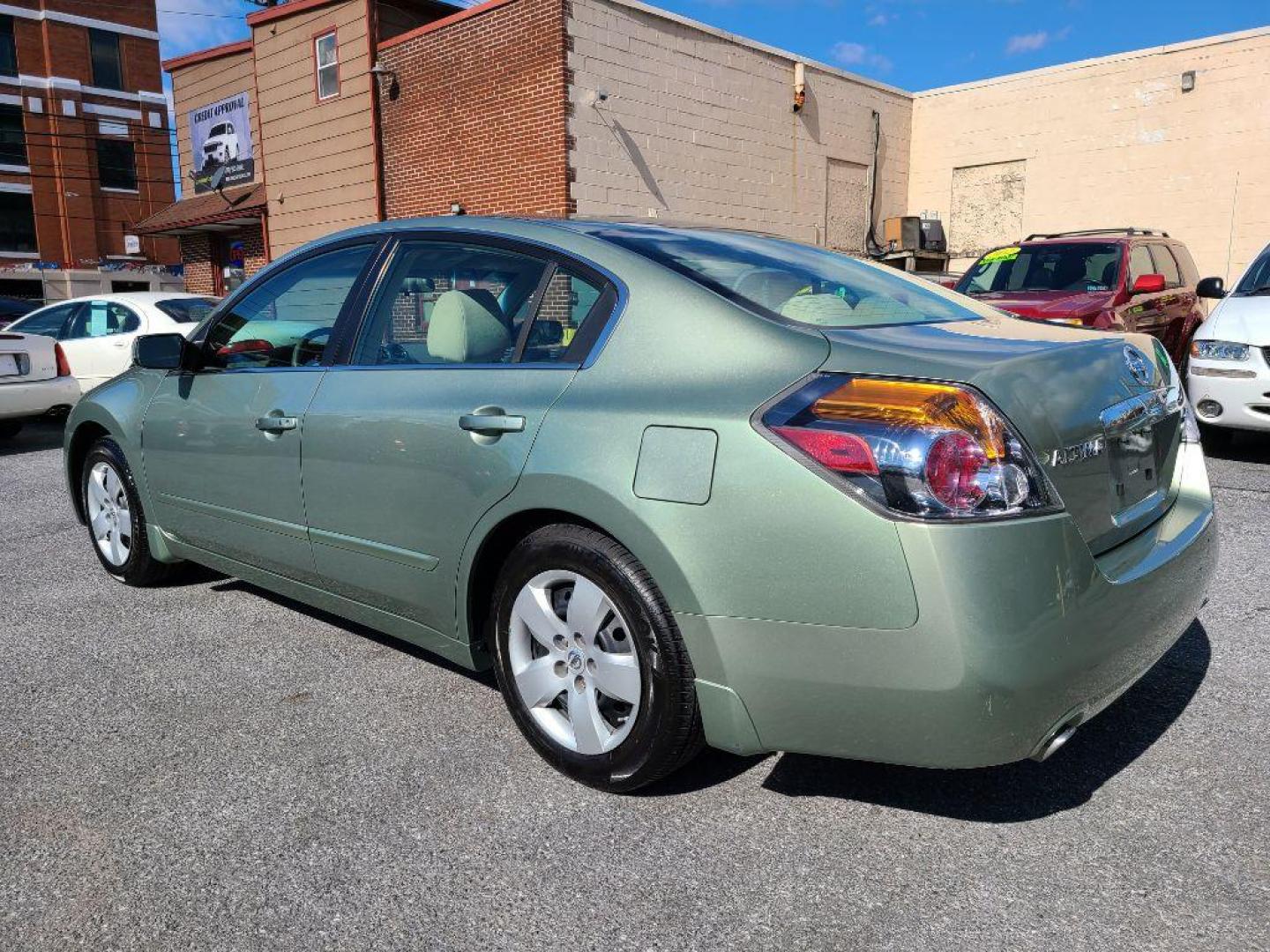 2007 GREEN NISSAN ALTIMA 2.5 S (1N4AL21E57N) with an 2.5L engine, Continuously Variable transmission, located at 117 North Cameron Street, Harrisburg, PA, 17101, (717) 963-8962, 40.266762, -76.875259 - WE FINANCE!!! Good Credit/ Bad Credit/ No Credit - ALL Trade-Ins Welcomed!!! ***Guaranteed Credit Approval*** APPLY ONLINE or CALL us TODAY ;) Internet Prices and Marketplace Prices are SPECIAL discounted ***CASH DEALS*** Retail Prices are higher. Please call us to discuss your cash and finan - Photo#2