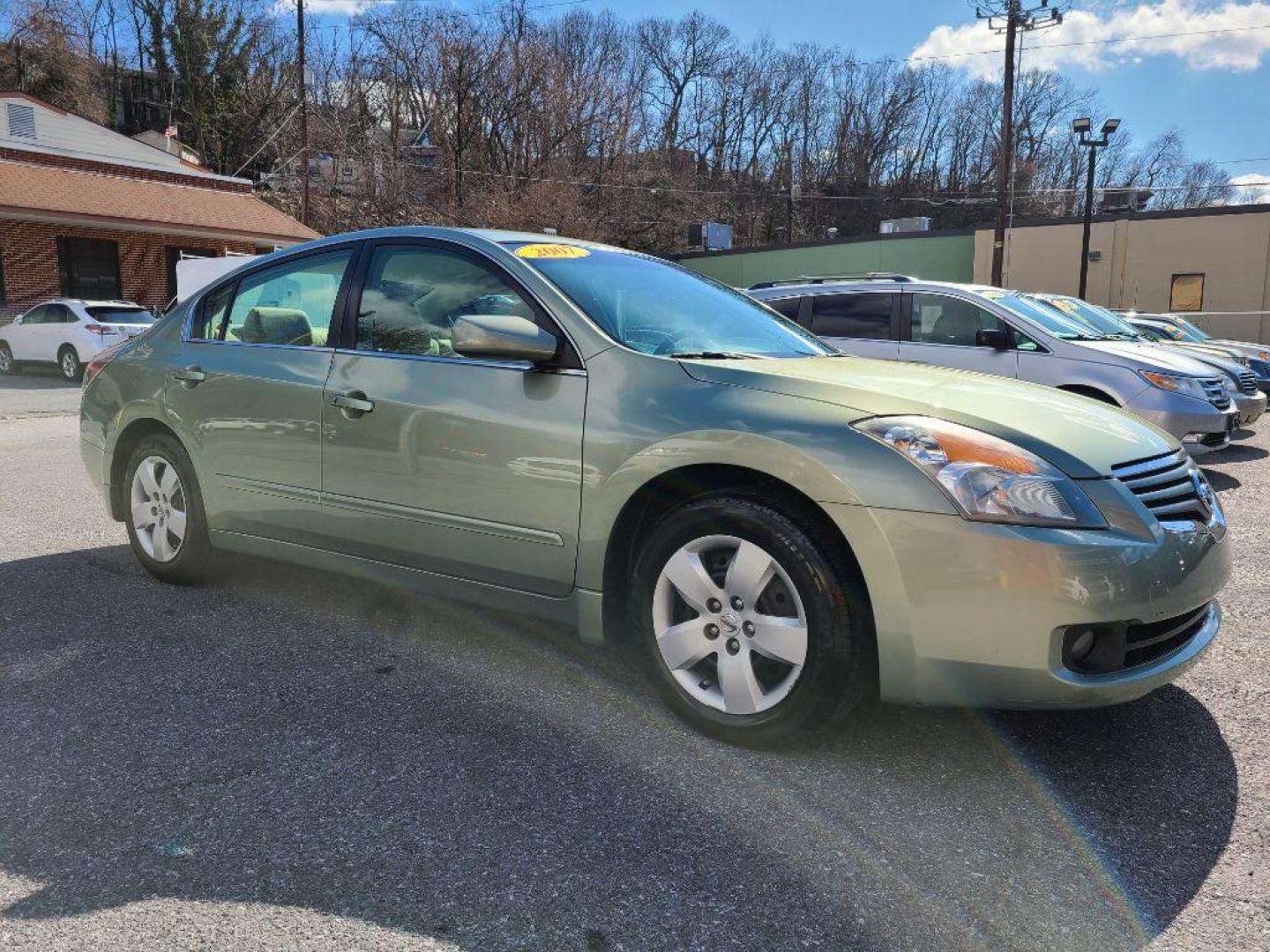 2007 GREEN NISSAN ALTIMA 2.5 S (1N4AL21E57N) with an 2.5L engine, Continuously Variable transmission, located at 117 North Cameron Street, Harrisburg, PA, 17101, (717) 963-8962, 40.266762, -76.875259 - WE FINANCE!!! Good Credit/ Bad Credit/ No Credit - ALL Trade-Ins Welcomed!!! ***Guaranteed Credit Approval*** APPLY ONLINE or CALL us TODAY ;) Internet Prices and Marketplace Prices are SPECIAL discounted ***CASH DEALS*** Retail Prices are higher. Please call us to discuss your cash and finan - Photo#6