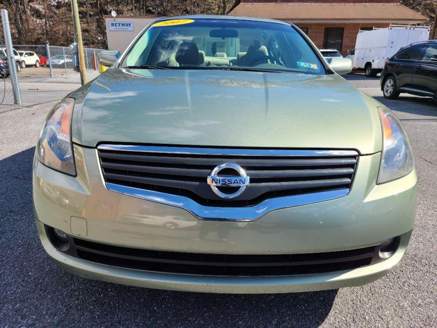 2007 GREEN NISSAN ALTIMA 2.5 S (1N4AL21E57N) with an 2.5L engine, Continuously Variable transmission, located at 117 North Cameron Street, Harrisburg, PA, 17101, (717) 963-8962, 40.266762, -76.875259 - WE FINANCE!!! Good Credit/ Bad Credit/ No Credit - ALL Trade-Ins Welcomed!!! ***Guaranteed Credit Approval*** APPLY ONLINE or CALL us TODAY ;) Internet Prices and Marketplace Prices are SPECIAL discounted ***CASH DEALS*** Retail Prices are higher. Please call us to discuss your cash and finan - Photo#7