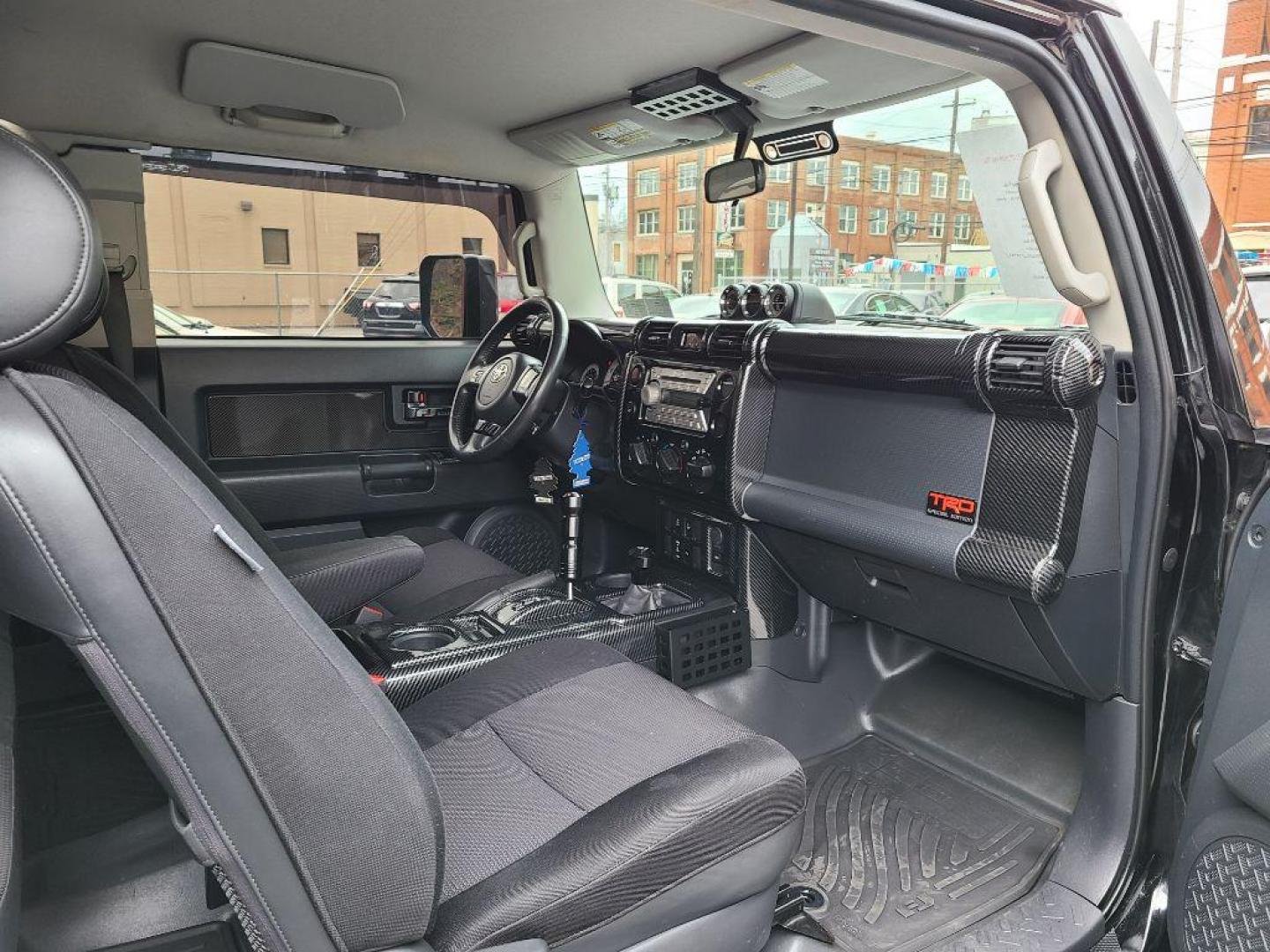 2007 BLACK TOYOTA FJ CRUISER UTILITY (JTEBU11F270) with an 4.0L engine, Automatic transmission, located at 117 North Cameron Street, Harrisburg, PA, 17101, (717) 963-8962, 40.266762, -76.875259 - CASH DEAL $22,995 - Photo#9