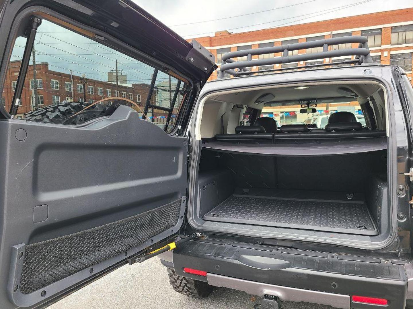 2007 BLACK TOYOTA FJ CRUISER UTILITY (JTEBU11F270) with an 4.0L engine, Automatic transmission, located at 117 North Cameron Street, Harrisburg, PA, 17101, (717) 963-8962, 40.266762, -76.875259 - CASH DEAL $22,995 - Photo#11