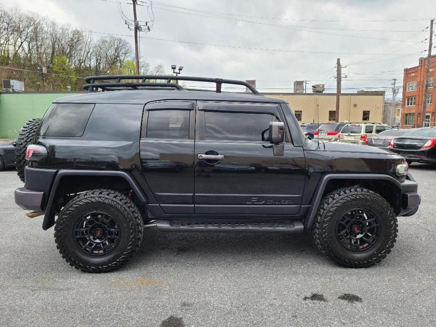 2007 BLACK TOYOTA FJ CRUISER UTILITY (JTEBU11F270) with an 4.0L engine, Automatic transmission, located at 117 North Cameron Street, Harrisburg, PA, 17101, (717) 963-8962, 40.266762, -76.875259 - CASH DEAL $22,995 - Photo#5