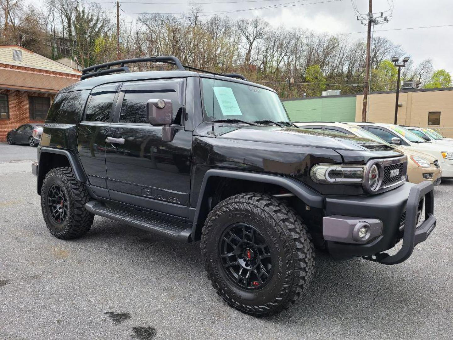 2007 BLACK TOYOTA FJ CRUISER UTILITY (JTEBU11F270) with an 4.0L engine, Automatic transmission, located at 117 North Cameron Street, Harrisburg, PA, 17101, (717) 963-8962, 40.266762, -76.875259 - CASH DEAL $22,995 - Photo#6