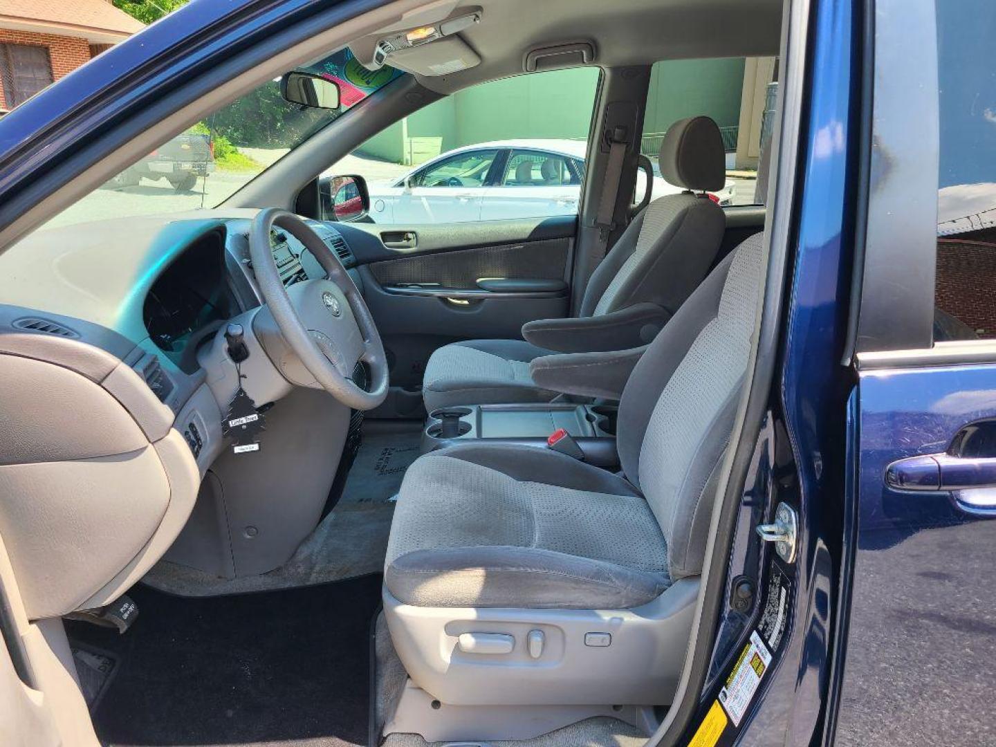 2007 BLUE TOYOTA SIENNA LE (5TDBK23C17S) with an 3.5L engine, Automatic transmission, located at 117 North Cameron Street, Harrisburg, PA, 17101, (717) 963-8962, 40.266762, -76.875259 - WE FINANCE!!! Good Credit/ Bad Credit/ No Credit - ALL Trade-Ins Welcomed!!! ***Guaranteed Credit Approval*** APPLY ONLINE or CALL us TODAY ;) Internet Prices and Marketplace Prices are SPECIAL discounted ***CASH DEALS*** Retail Prices are higher. Please call us to discuss your cash and finan - Photo#15