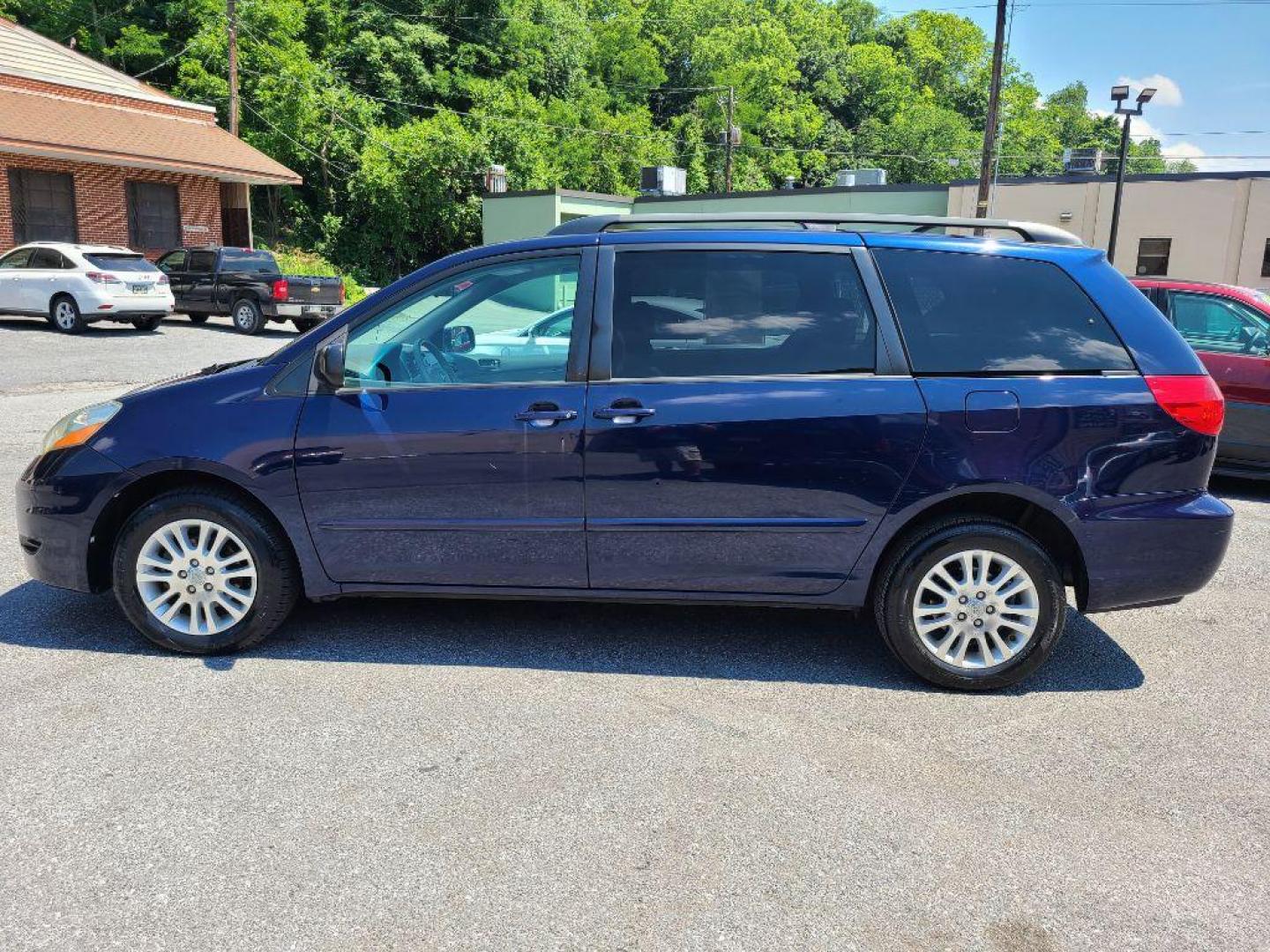 2007 BLUE TOYOTA SIENNA LE (5TDBK23C17S) with an 3.5L engine, Automatic transmission, located at 117 North Cameron Street, Harrisburg, PA, 17101, (717) 963-8962, 40.266762, -76.875259 - WE FINANCE!!! Good Credit/ Bad Credit/ No Credit - ALL Trade-Ins Welcomed!!! ***Guaranteed Credit Approval*** APPLY ONLINE or CALL us TODAY ;) Internet Prices and Marketplace Prices are SPECIAL discounted ***CASH DEALS*** Retail Prices are higher. Please call us to discuss your cash and finan - Photo#1