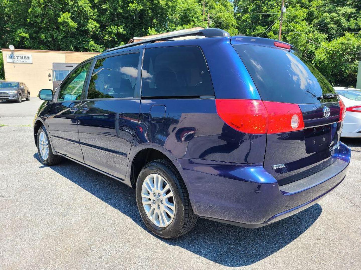 2007 BLUE TOYOTA SIENNA LE (5TDBK23C17S) with an 3.5L engine, Automatic transmission, located at 117 North Cameron Street, Harrisburg, PA, 17101, (717) 963-8962, 40.266762, -76.875259 - WE FINANCE!!! Good Credit/ Bad Credit/ No Credit - ALL Trade-Ins Welcomed!!! ***Guaranteed Credit Approval*** APPLY ONLINE or CALL us TODAY ;) Internet Prices and Marketplace Prices are SPECIAL discounted ***CASH DEALS*** Retail Prices are higher. Please call us to discuss your cash and finan - Photo#2