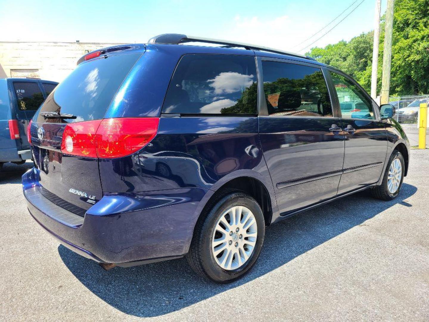 2007 BLUE TOYOTA SIENNA LE (5TDBK23C17S) with an 3.5L engine, Automatic transmission, located at 117 North Cameron Street, Harrisburg, PA, 17101, (717) 963-8962, 40.266762, -76.875259 - WE FINANCE!!! Good Credit/ Bad Credit/ No Credit - ALL Trade-Ins Welcomed!!! ***Guaranteed Credit Approval*** APPLY ONLINE or CALL us TODAY ;) Internet Prices and Marketplace Prices are SPECIAL discounted ***CASH DEALS*** Retail Prices are higher. Please call us to discuss your cash and finan - Photo#4