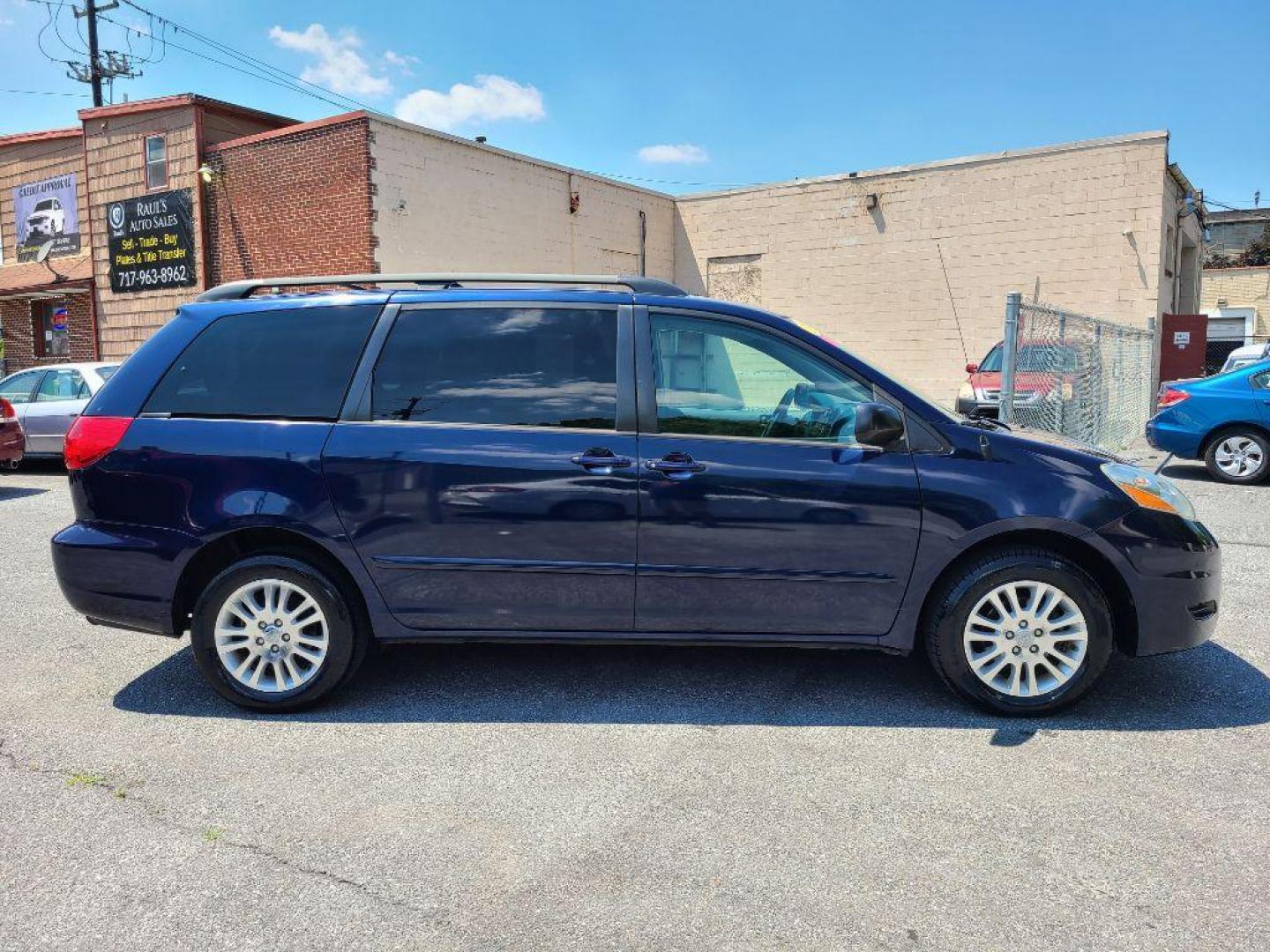 2007 BLUE TOYOTA SIENNA LE (5TDBK23C17S) with an 3.5L engine, Automatic transmission, located at 117 North Cameron Street, Harrisburg, PA, 17101, (717) 963-8962, 40.266762, -76.875259 - WE FINANCE!!! Good Credit/ Bad Credit/ No Credit - ALL Trade-Ins Welcomed!!! ***Guaranteed Credit Approval*** APPLY ONLINE or CALL us TODAY ;) Internet Prices and Marketplace Prices are SPECIAL discounted ***CASH DEALS*** Retail Prices are higher. Please call us to discuss your cash and finan - Photo#5