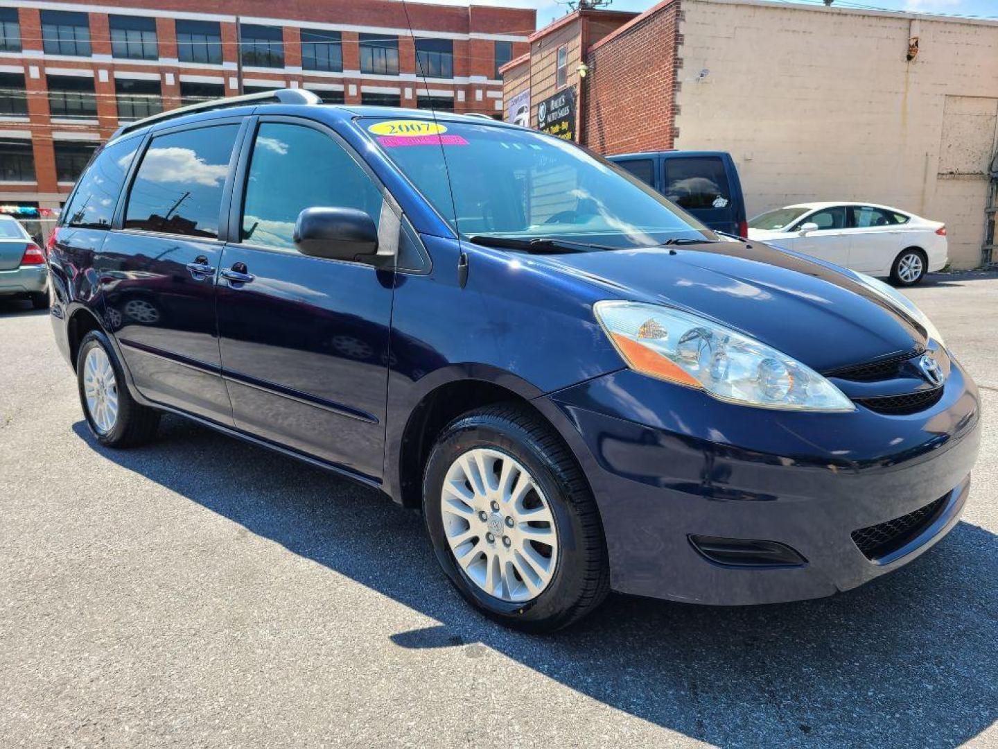 2007 BLUE TOYOTA SIENNA LE (5TDBK23C17S) with an 3.5L engine, Automatic transmission, located at 117 North Cameron Street, Harrisburg, PA, 17101, (717) 963-8962, 40.266762, -76.875259 - WE FINANCE!!! Good Credit/ Bad Credit/ No Credit - ALL Trade-Ins Welcomed!!! ***Guaranteed Credit Approval*** APPLY ONLINE or CALL us TODAY ;) Internet Prices and Marketplace Prices are SPECIAL discounted ***CASH DEALS*** Retail Prices are higher. Please call us to discuss your cash and finan - Photo#6