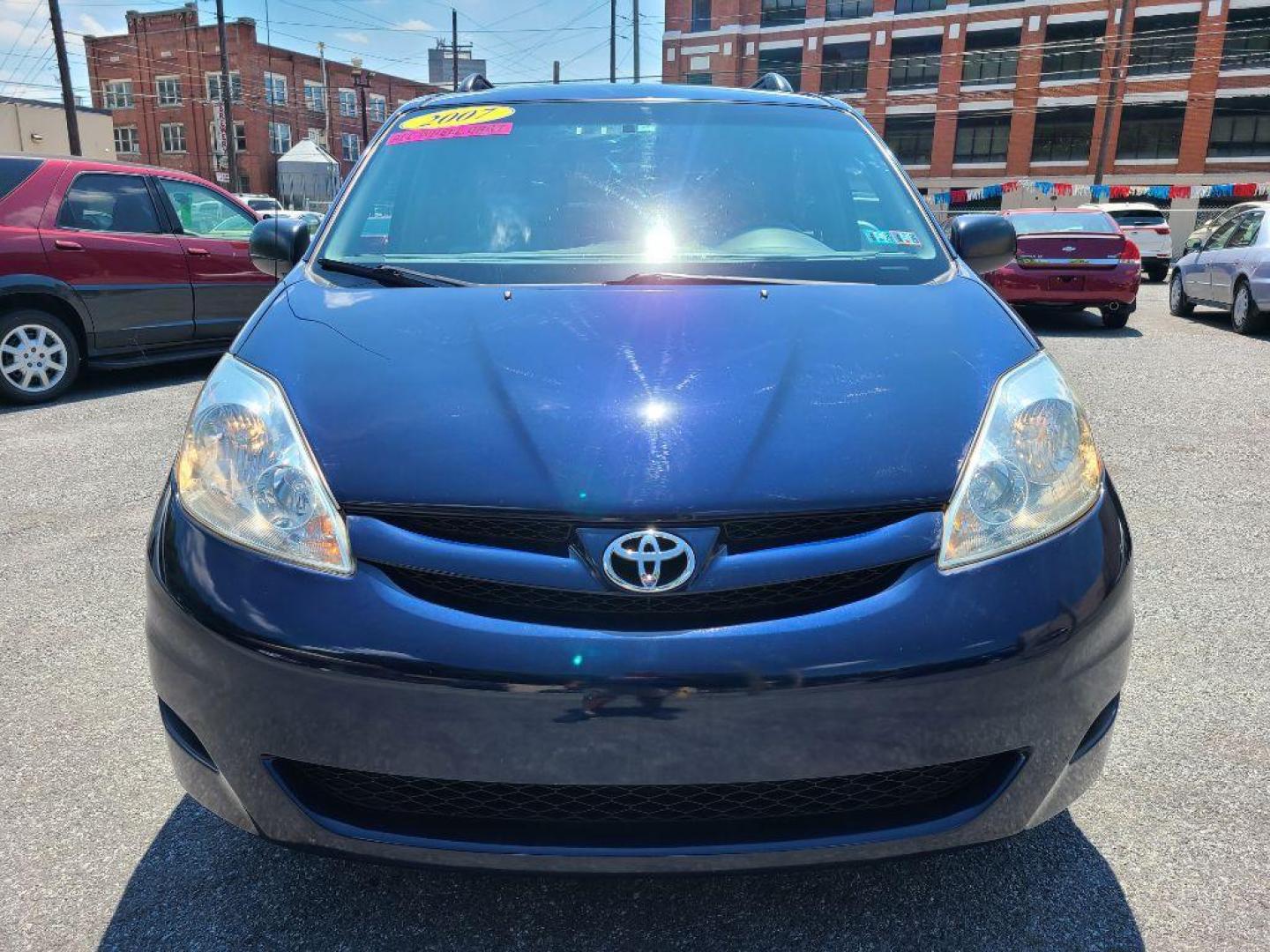 2007 BLUE TOYOTA SIENNA LE (5TDBK23C17S) with an 3.5L engine, Automatic transmission, located at 117 North Cameron Street, Harrisburg, PA, 17101, (717) 963-8962, 40.266762, -76.875259 - WE FINANCE!!! Good Credit/ Bad Credit/ No Credit - ALL Trade-Ins Welcomed!!! ***Guaranteed Credit Approval*** APPLY ONLINE or CALL us TODAY ;) Internet Prices and Marketplace Prices are SPECIAL discounted ***CASH DEALS*** Retail Prices are higher. Please call us to discuss your cash and finan - Photo#7