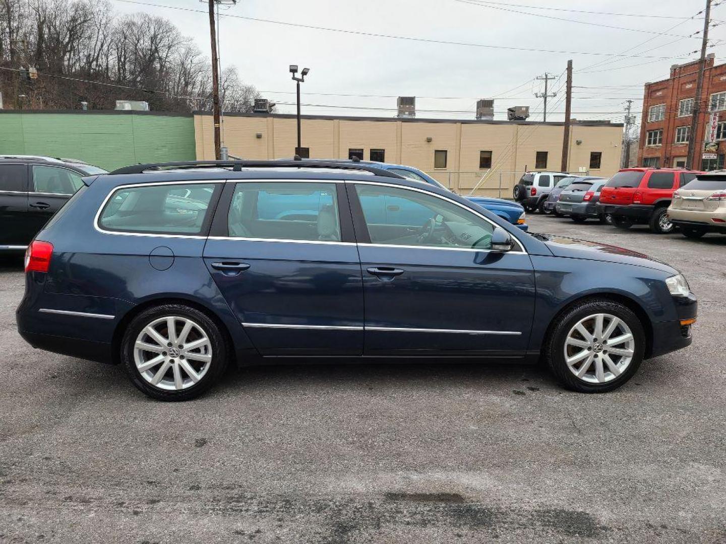 2007 BLUE VOLKSWAGEN PASSAT 3.6L 4MOTION WAGON LUXURY (WVWVU73C27E) with an 3.6L engine, Automatic transmission, located at 117 North Cameron Street, Harrisburg, PA, 17101, (717) 963-8962, 40.266762, -76.875259 - WE FINANCE!!! Good Credit/ Bad Credit/ No Credit - ALL Trade-Ins Welcomed!!! ***Guaranteed Credit Approval*** APPLY ONLINE or CALL us TODAY ;) Internet Prices and Marketplace Prices are SPECIAL discounted ***CASH DEALS*** Retail Prices are higher. Please call us to discuss your cash and finan - Photo#5