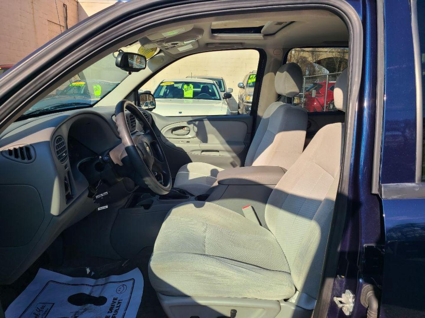 2008 BLUE CHEVROLET TRAILBLAZER LS (1GNDT13S782) with an 4.2L engine, Automatic transmission, located at 117 North Cameron Street, Harrisburg, PA, 17101, (717) 963-8962, 40.266762, -76.875259 - WE FINANCE!!! Good Credit/ Bad Credit/ No Credit - ALL Trade-Ins Welcomed!!! ***Guaranteed Credit Approval*** APPLY ONLINE or CALL us TODAY ;) Internet Prices and Marketplace Prices are SPECIAL discounted ***CASH DEALS*** Retail Prices are higher. Please call us to discuss your cash and finan - Photo#14