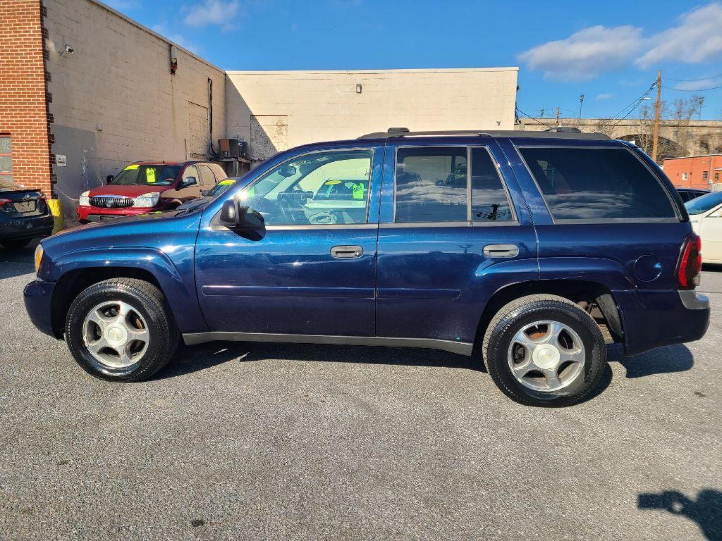 2008 BLUE CHEVROLET TRAILBLAZER LS (1GNDT13S782) with an 4.2L engine, Automatic transmission, located at 117 North Cameron Street, Harrisburg, PA, 17101, (717) 963-8962, 40.266762, -76.875259 - WE FINANCE!!! Good Credit/ Bad Credit/ No Credit - ALL Trade-Ins Welcomed!!! ***Guaranteed Credit Approval*** APPLY ONLINE or CALL us TODAY ;) Internet Prices and Marketplace Prices are SPECIAL discounted ***CASH DEALS*** Retail Prices are higher. Please call us to discuss your cash and finan - Photo#1