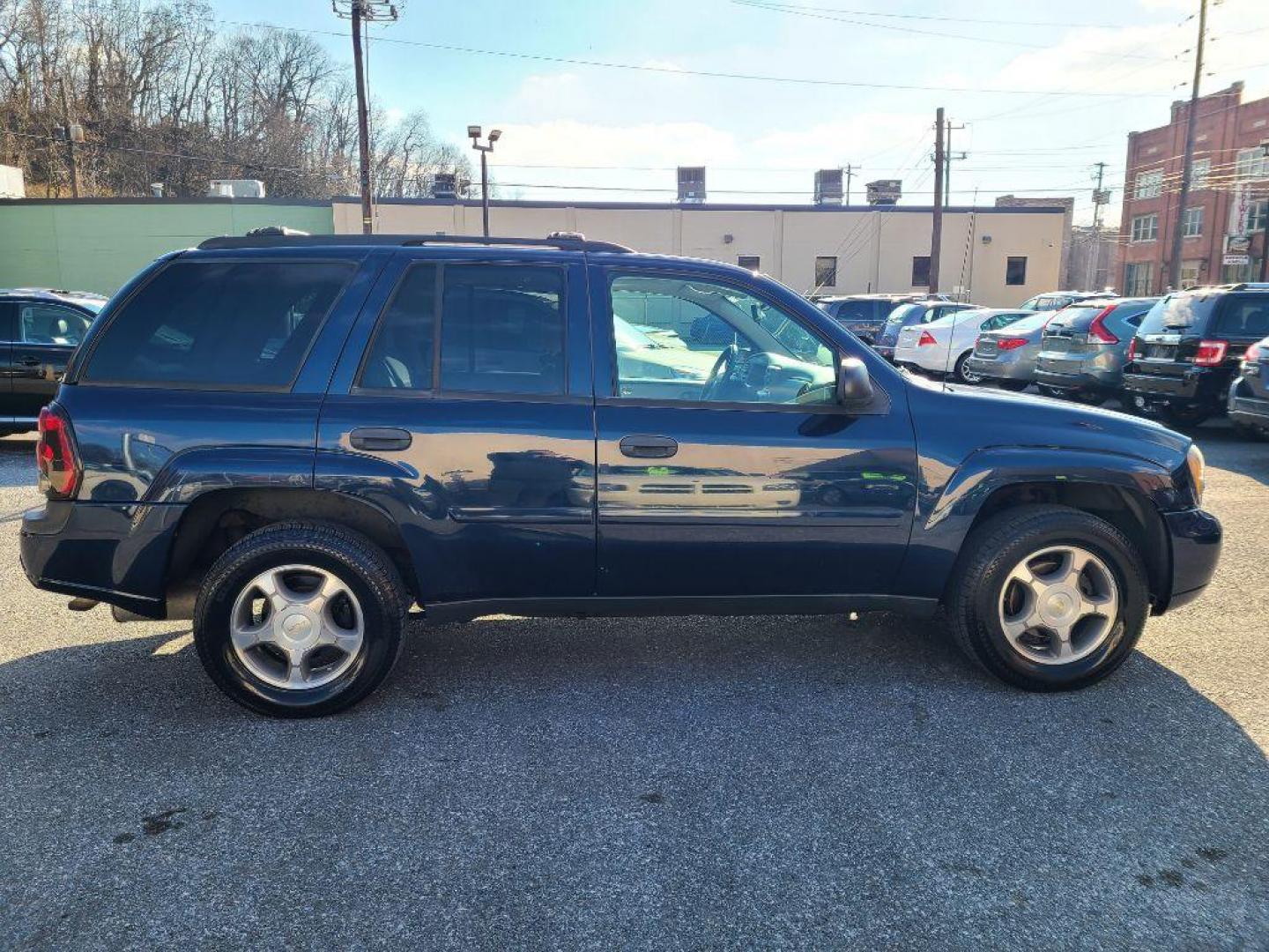 2008 BLUE CHEVROLET TRAILBLAZER LS (1GNDT13S782) with an 4.2L engine, Automatic transmission, located at 117 North Cameron Street, Harrisburg, PA, 17101, (717) 963-8962, 40.266762, -76.875259 - WE FINANCE!!! Good Credit/ Bad Credit/ No Credit - ALL Trade-Ins Welcomed!!! ***Guaranteed Credit Approval*** APPLY ONLINE or CALL us TODAY ;) Internet Prices and Marketplace Prices are SPECIAL discounted ***CASH DEALS*** Retail Prices are higher. Please call us to discuss your cash and finan - Photo#5