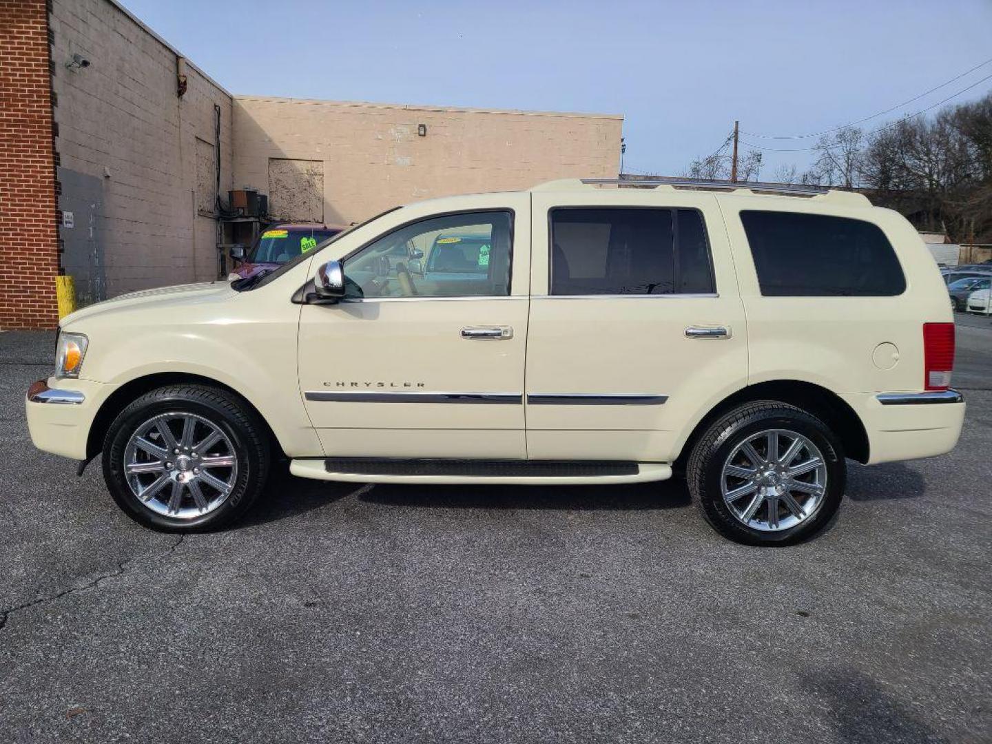 2008 WHITE CHRYSLER ASPEN LIMITED (1A8HW58208F) with an 5.7L engine, Automatic transmission, located at 117 North Cameron Street, Harrisburg, PA, 17101, (717) 963-8962, 40.266762, -76.875259 - WE FINANCE!!! Good Credit/ Bad Credit/ No Credit - ALL Trade-Ins Welcomed!!! ***Guaranteed Credit Approval*** APPLY ONLINE or CALL us TODAY ;) Internet Prices and Marketplace Prices are SPECIAL discounted ***CASH DEALS*** Retail Prices are higher. Please call us to discuss your cash and finan - Photo#1