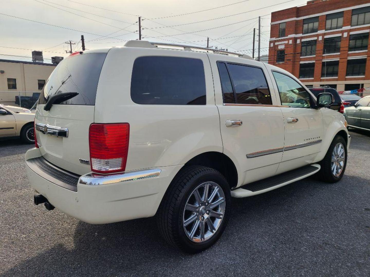 2008 WHITE CHRYSLER ASPEN LIMITED (1A8HW58208F) with an 5.7L engine, Automatic transmission, located at 117 North Cameron Street, Harrisburg, PA, 17101, (717) 963-8962, 40.266762, -76.875259 - WE FINANCE!!! Good Credit/ Bad Credit/ No Credit - ALL Trade-Ins Welcomed!!! ***Guaranteed Credit Approval*** APPLY ONLINE or CALL us TODAY ;) Internet Prices and Marketplace Prices are SPECIAL discounted ***CASH DEALS*** Retail Prices are higher. Please call us to discuss your cash and finan - Photo#4