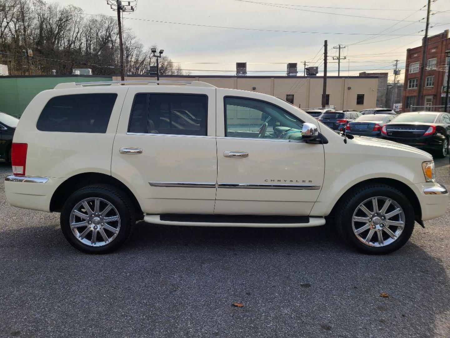 2008 WHITE CHRYSLER ASPEN LIMITED (1A8HW58208F) with an 5.7L engine, Automatic transmission, located at 117 North Cameron Street, Harrisburg, PA, 17101, (717) 963-8962, 40.266762, -76.875259 - WE FINANCE!!! Good Credit/ Bad Credit/ No Credit - ALL Trade-Ins Welcomed!!! ***Guaranteed Credit Approval*** APPLY ONLINE or CALL us TODAY ;) Internet Prices and Marketplace Prices are SPECIAL discounted ***CASH DEALS*** Retail Prices are higher. Please call us to discuss your cash and finan - Photo#5