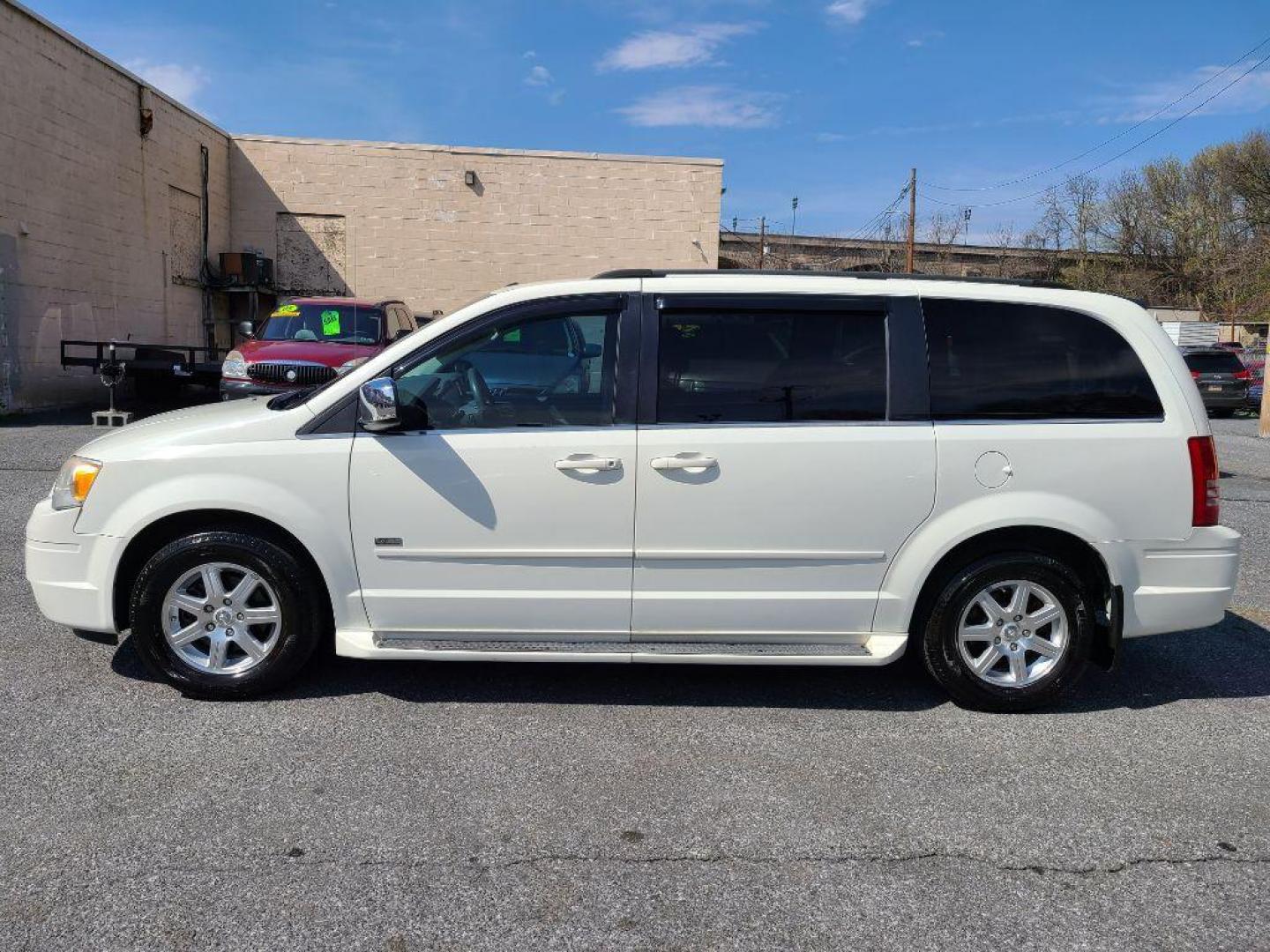 2008 WHITE CHRYSLER TOWN and COUNTRY TOURING (2A8HR54P88R) with an 3.8L engine, Automatic transmission, located at 117 North Cameron Street, Harrisburg, PA, 17101, (717) 963-8962, 40.266762, -76.875259 - WE FINANCE!!! Good Credit/ Bad Credit/ No Credit - ALL Trade-Ins Welcomed!!! ***Guaranteed Credit Approval*** APPLY ONLINE or CALL us TODAY ;) Internet Prices and Marketplace Prices are SPECIAL discounted ***CASH DEALS*** Retail Prices are higher. Please call us to discuss your cash and finan - Photo#1