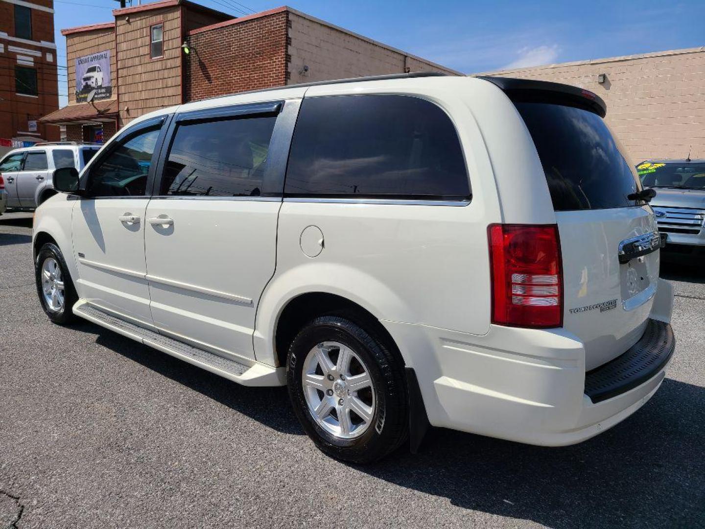 2008 WHITE CHRYSLER TOWN and COUNTRY TOURING (2A8HR54P88R) with an 3.8L engine, Automatic transmission, located at 117 North Cameron Street, Harrisburg, PA, 17101, (717) 963-8962, 40.266762, -76.875259 - WE FINANCE!!! Good Credit/ Bad Credit/ No Credit - ALL Trade-Ins Welcomed!!! ***Guaranteed Credit Approval*** APPLY ONLINE or CALL us TODAY ;) Internet Prices and Marketplace Prices are SPECIAL discounted ***CASH DEALS*** Retail Prices are higher. Please call us to discuss your cash and finan - Photo#2