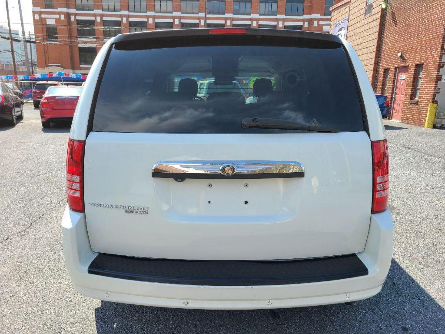 2008 WHITE CHRYSLER TOWN and COUNTRY TOURING (2A8HR54P88R) with an 3.8L engine, Automatic transmission, located at 117 North Cameron Street, Harrisburg, PA, 17101, (717) 963-8962, 40.266762, -76.875259 - WE FINANCE!!! Good Credit/ Bad Credit/ No Credit - ALL Trade-Ins Welcomed!!! ***Guaranteed Credit Approval*** APPLY ONLINE or CALL us TODAY ;) Internet Prices and Marketplace Prices are SPECIAL discounted ***CASH DEALS*** Retail Prices are higher. Please call us to discuss your cash and finan - Photo#3