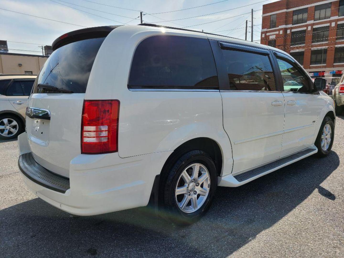 2008 WHITE CHRYSLER TOWN and COUNTRY TOURING (2A8HR54P88R) with an 3.8L engine, Automatic transmission, located at 117 North Cameron Street, Harrisburg, PA, 17101, (717) 963-8962, 40.266762, -76.875259 - WE FINANCE!!! Good Credit/ Bad Credit/ No Credit - ALL Trade-Ins Welcomed!!! ***Guaranteed Credit Approval*** APPLY ONLINE or CALL us TODAY ;) Internet Prices and Marketplace Prices are SPECIAL discounted ***CASH DEALS*** Retail Prices are higher. Please call us to discuss your cash and finan - Photo#4